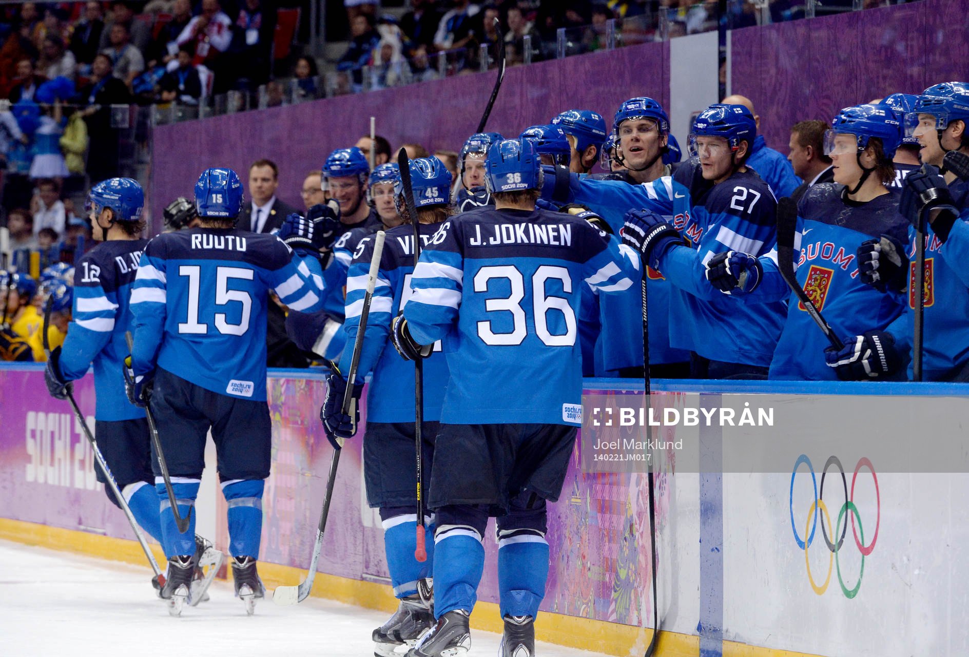 Finland spelare jublar