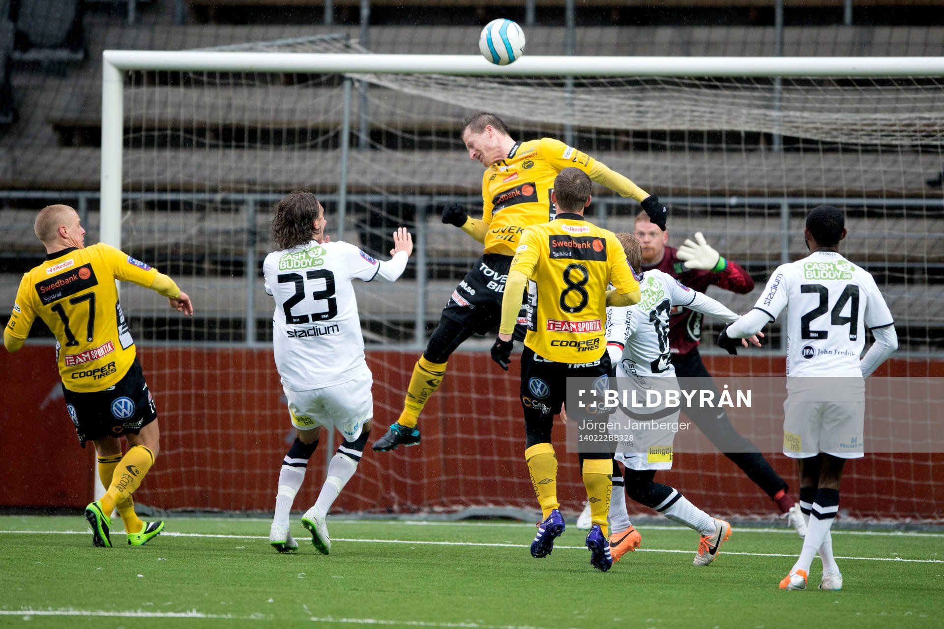 Elfsborgs Daniel Mobaeck har målchans men nickar över