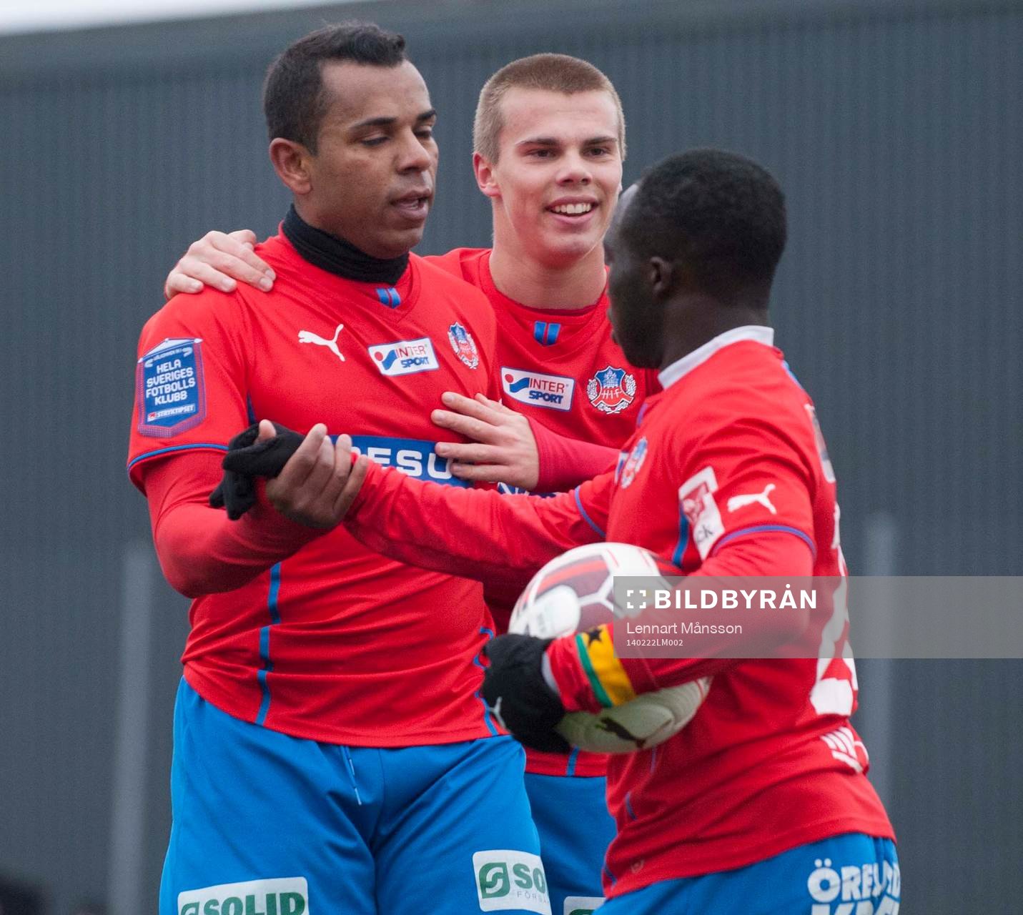 Helsingborgs Emanuel Boateng gör 1-1 efter fin framspelning av Alvaro Santos i träningsmatchen mellan Helsingborg och Lyngby i Helsingborg 22 februari 2014.