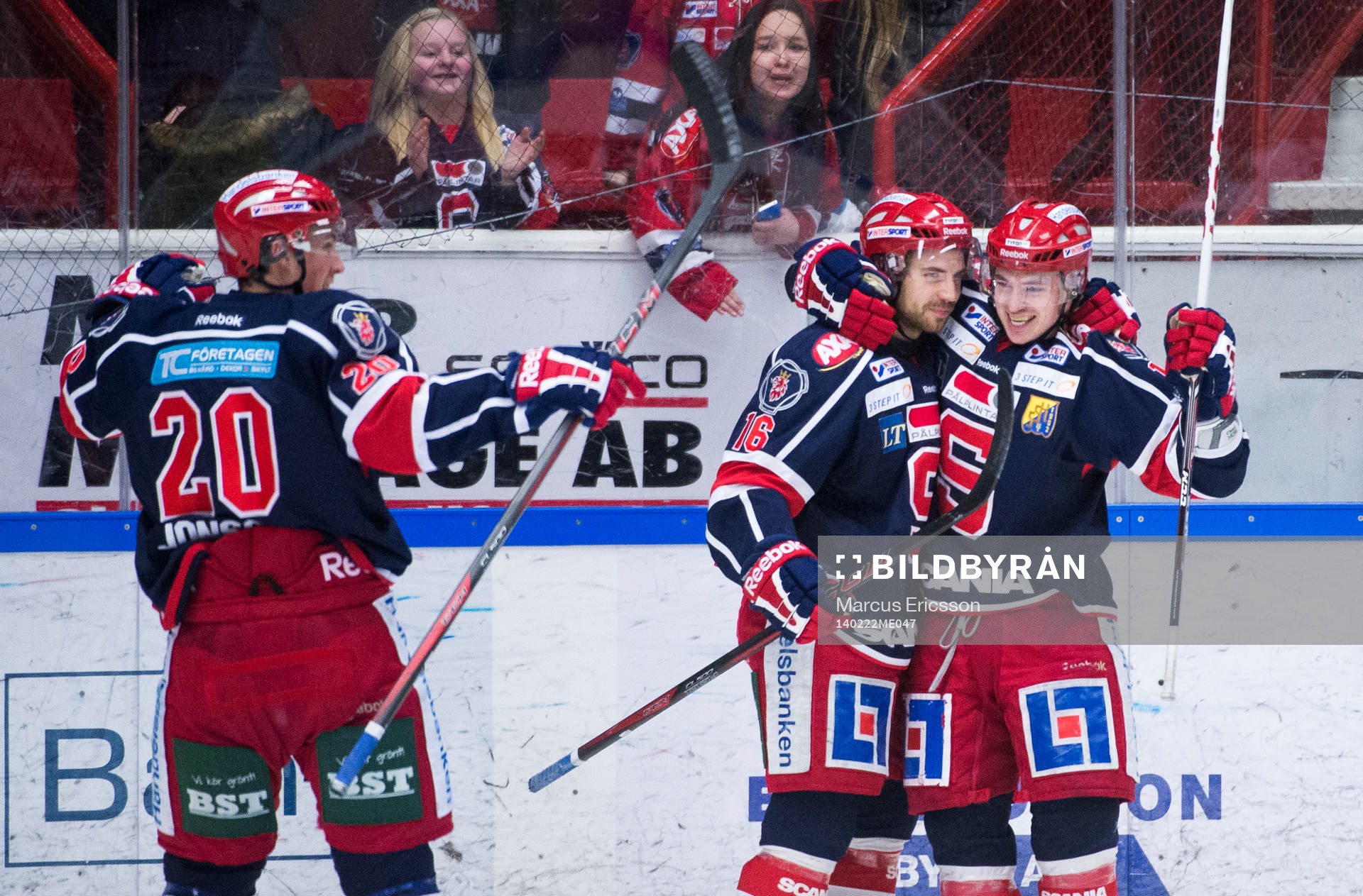 Södertäljes Emil Billberg och Jason Gregoire jublar