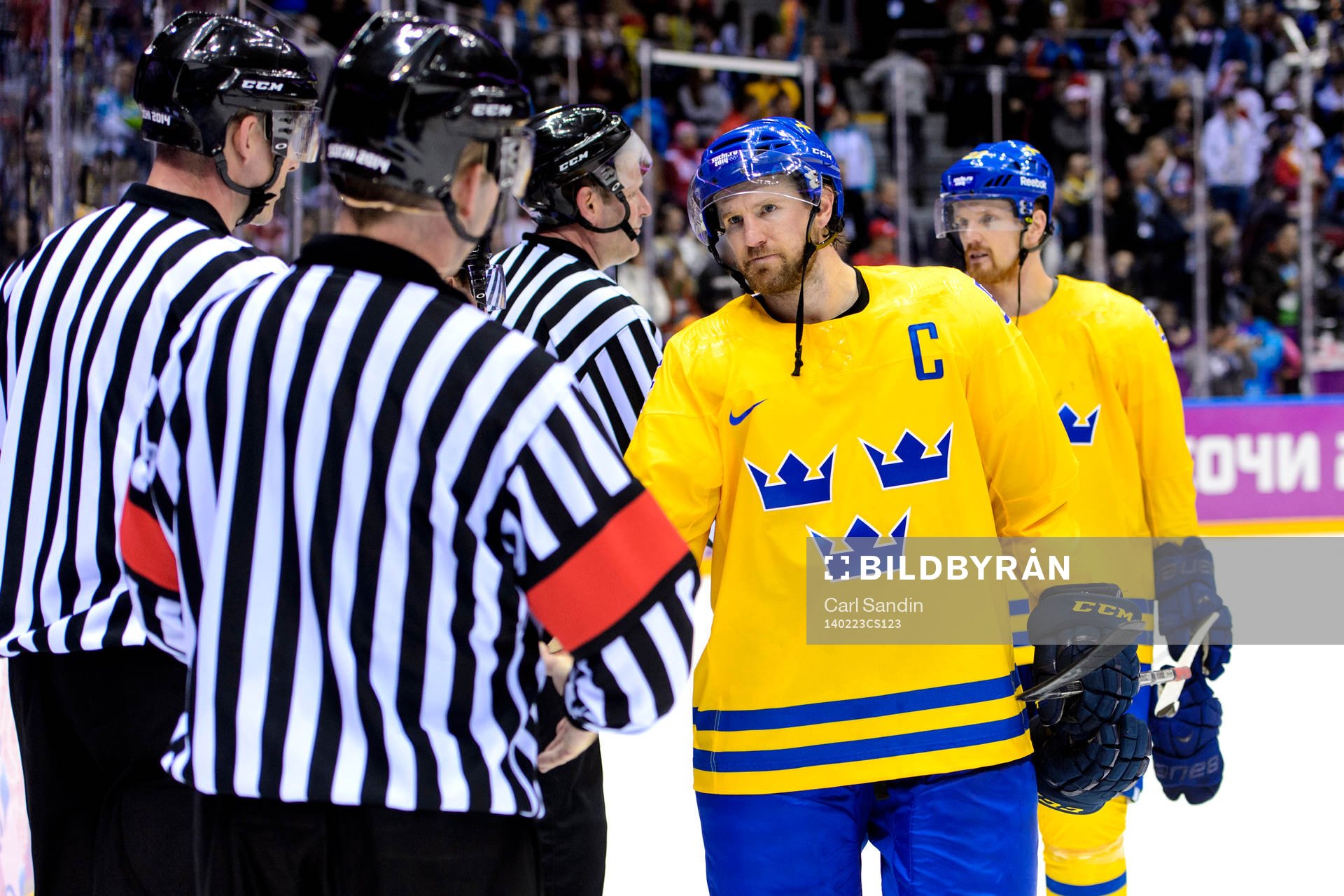 Sveriges Niklas Kronwall tackar domarna