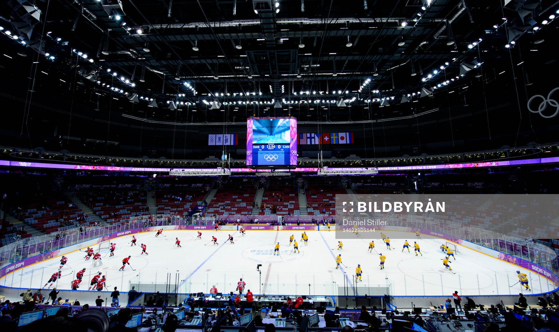 Lagen värmer upp innan ishockeyfinalen mellan Sverige och