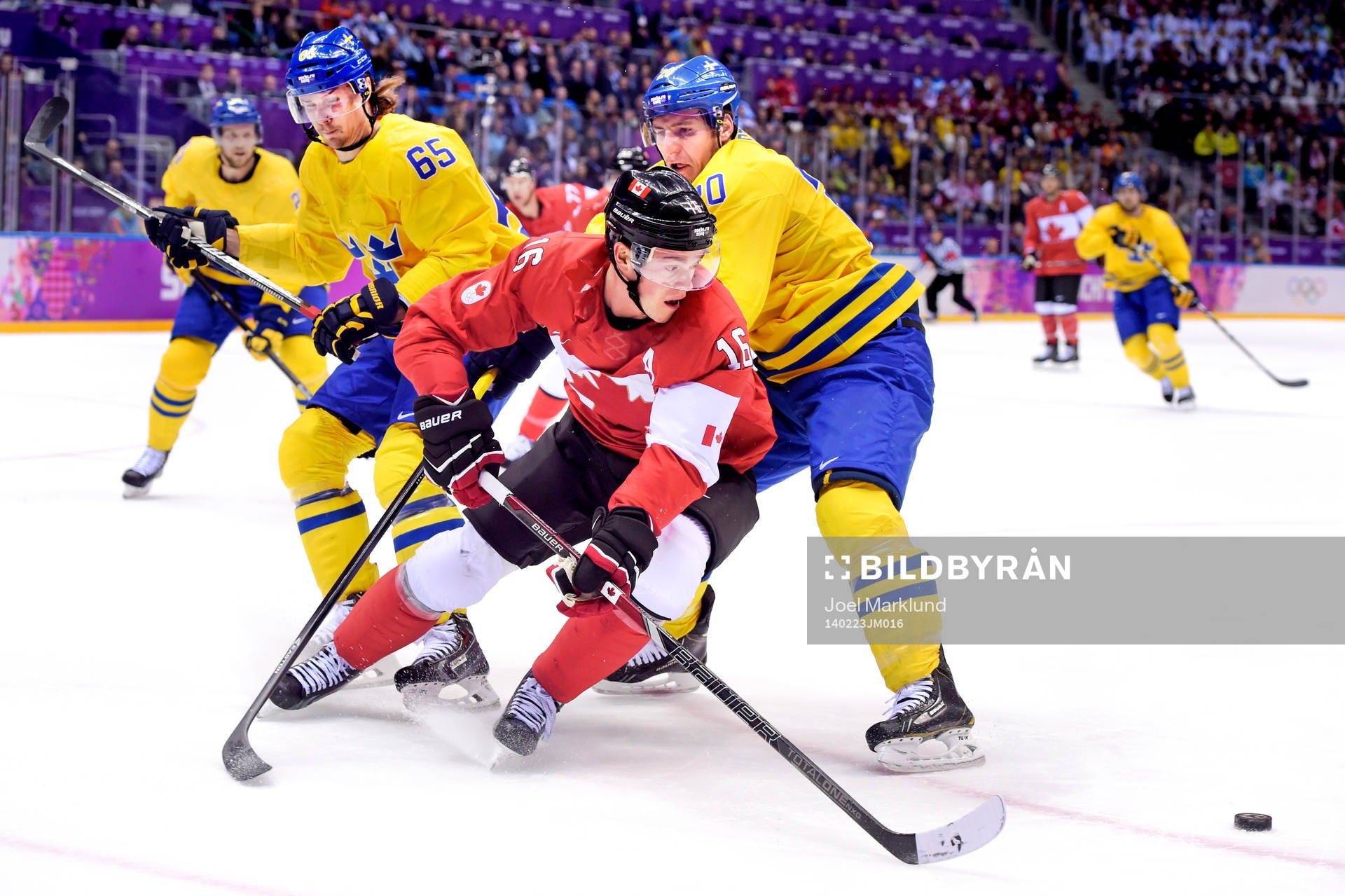 Kanadas Jonathan Toews utmanar Sveriges Erik Karlsson och