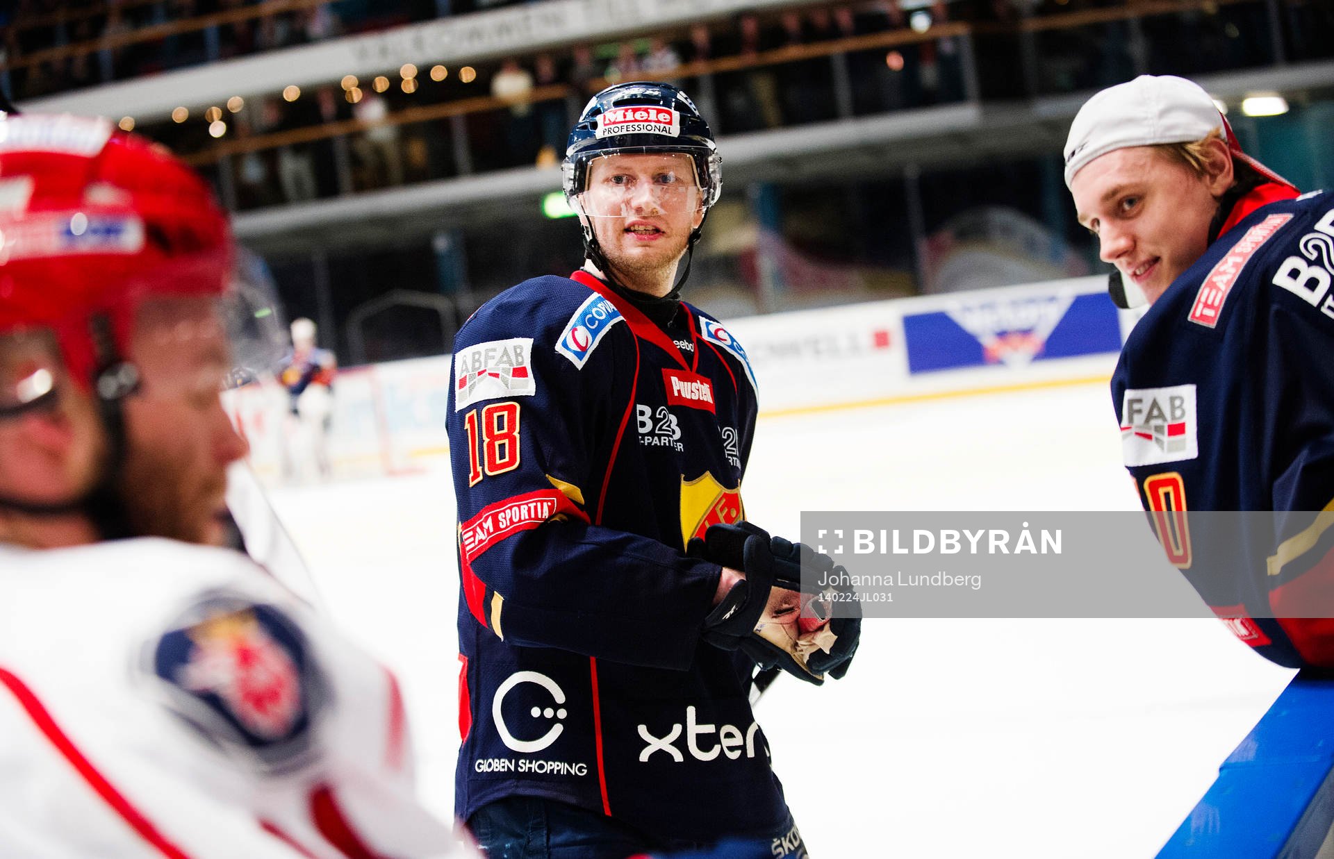 Djurgårdens Michael Holmqvist  i ordväxling med