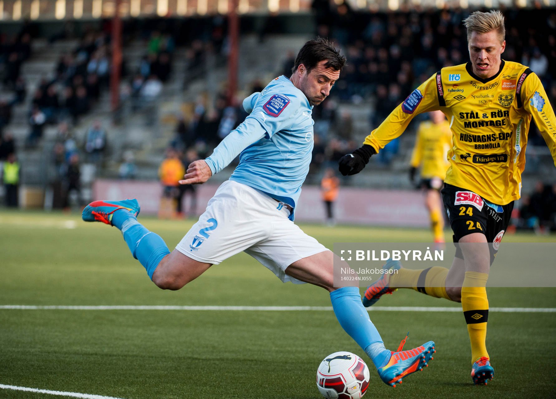 Malmös Matias Concha och Mjällbys Mattias Håkansson