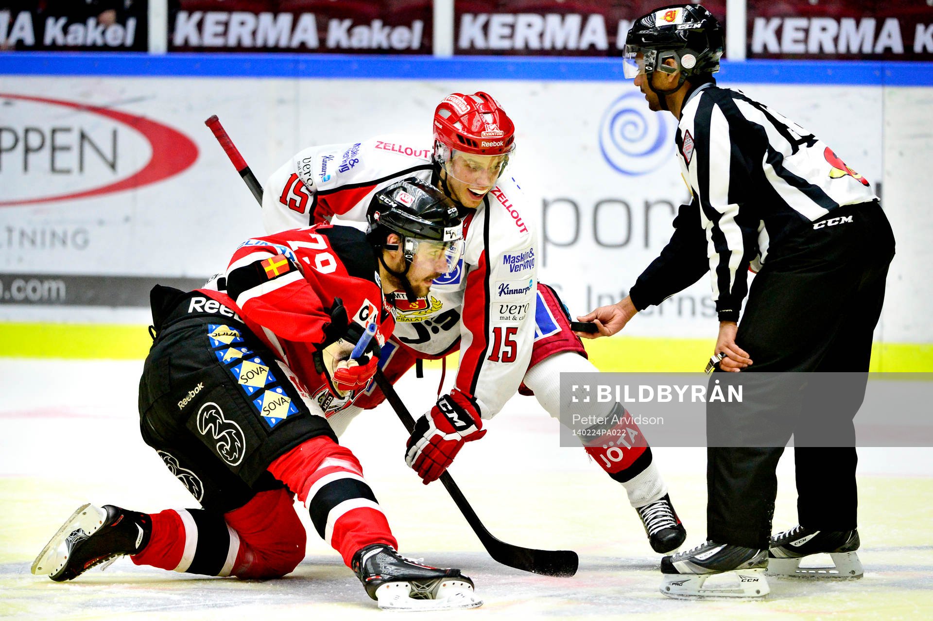 Malmö Redhawks Tomas Kollar tekar med Almtunas Victor
