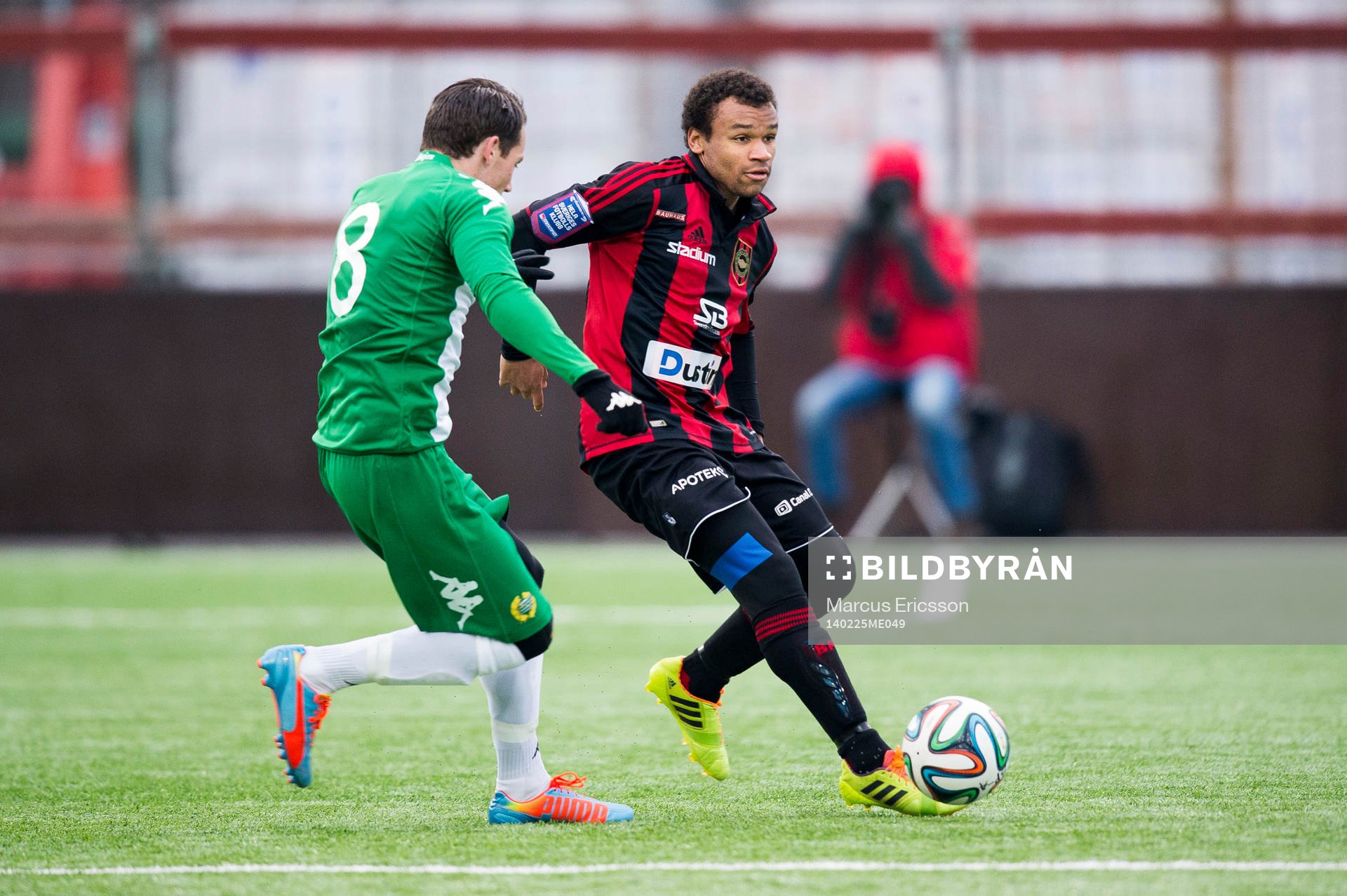 Hammarbys Johan Persson jagar BPs Serge-Junior Martinsson