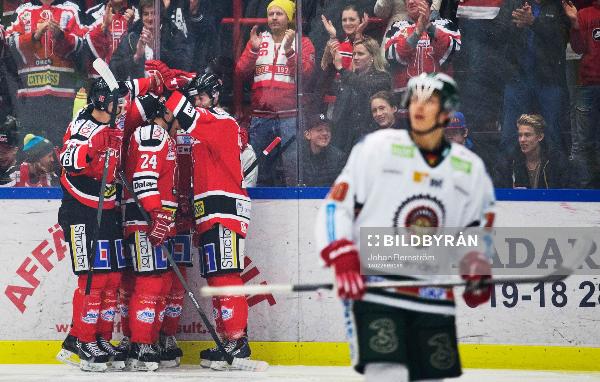 Örebros Henrik Löwdahl gör 1-0 och jublar med Örebros