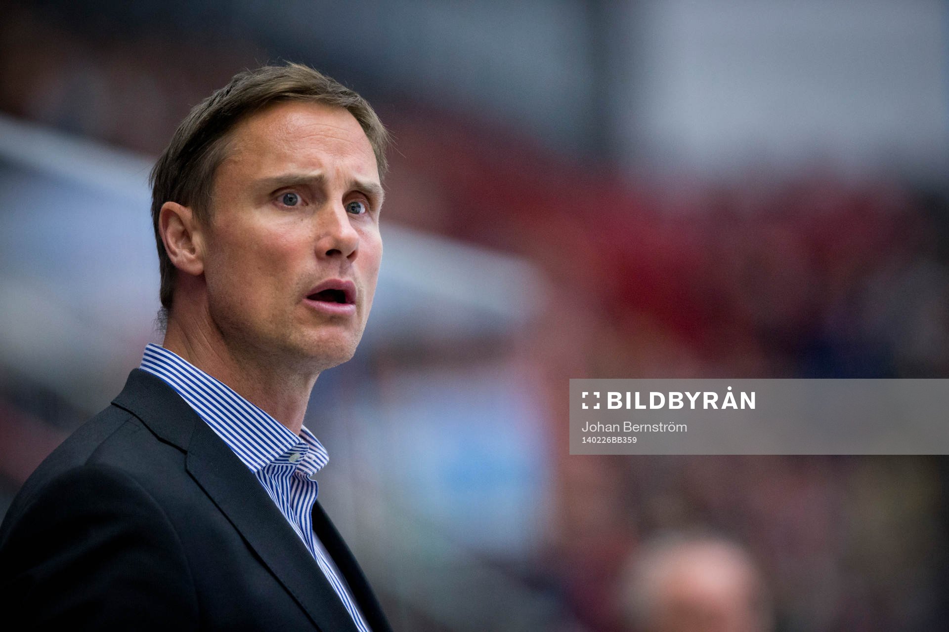 Frölundas tränare Roger Rönnberg är arg i SHL mellan