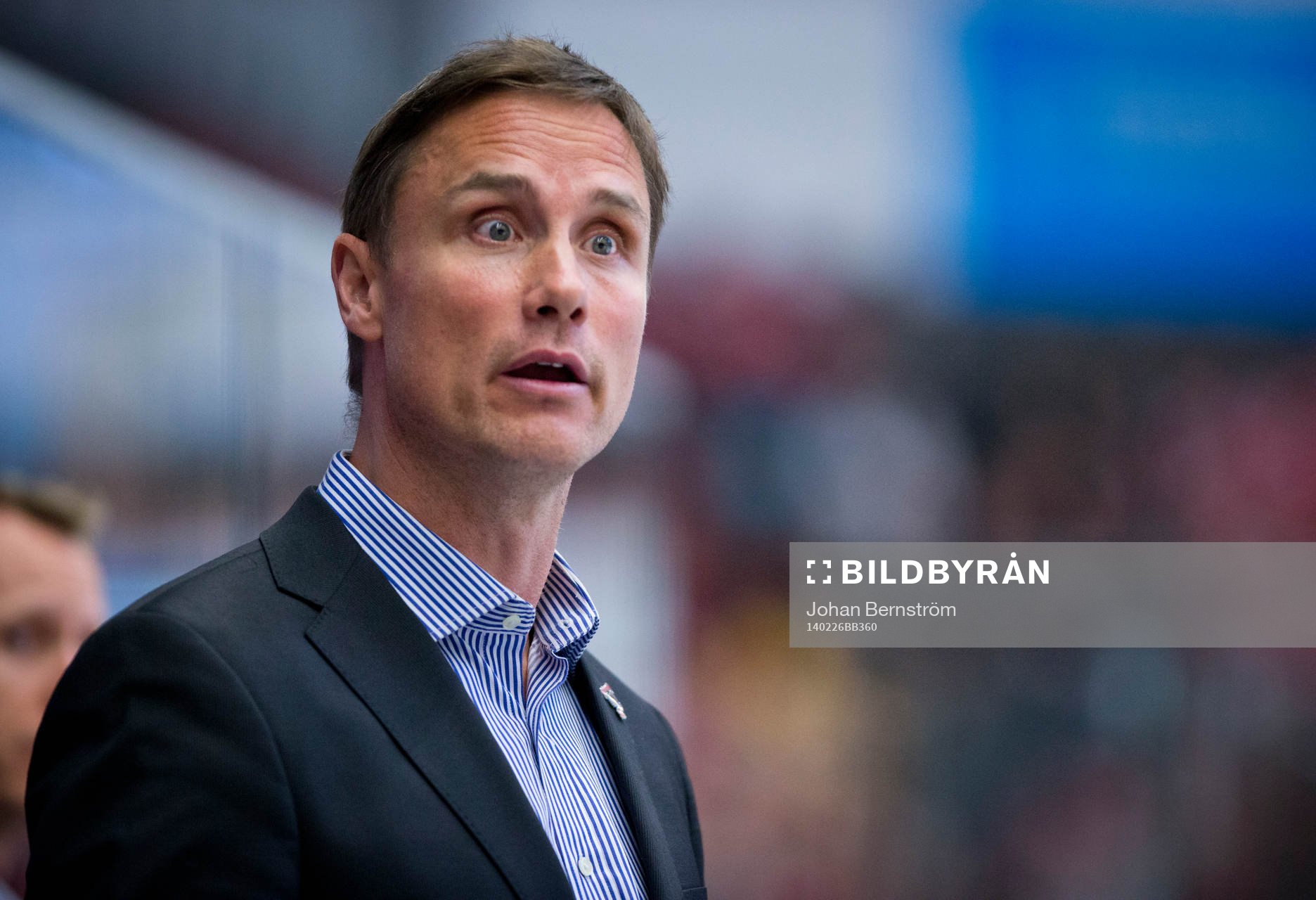 Frölundas tränare Roger Rönnberg är arg i SHL mellan