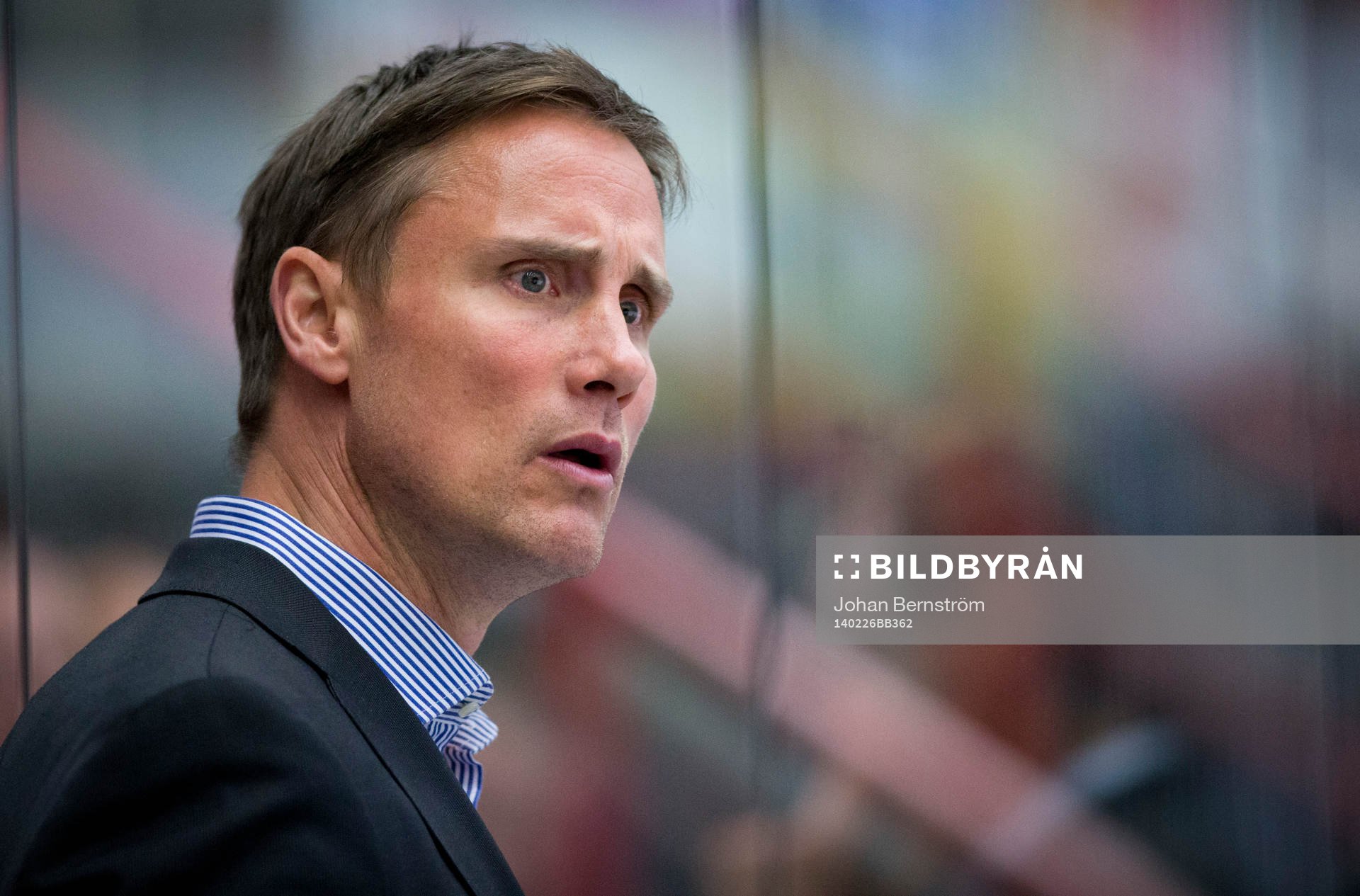 Frölundas tränare Roger Rönnberg är arg i SHL mellan