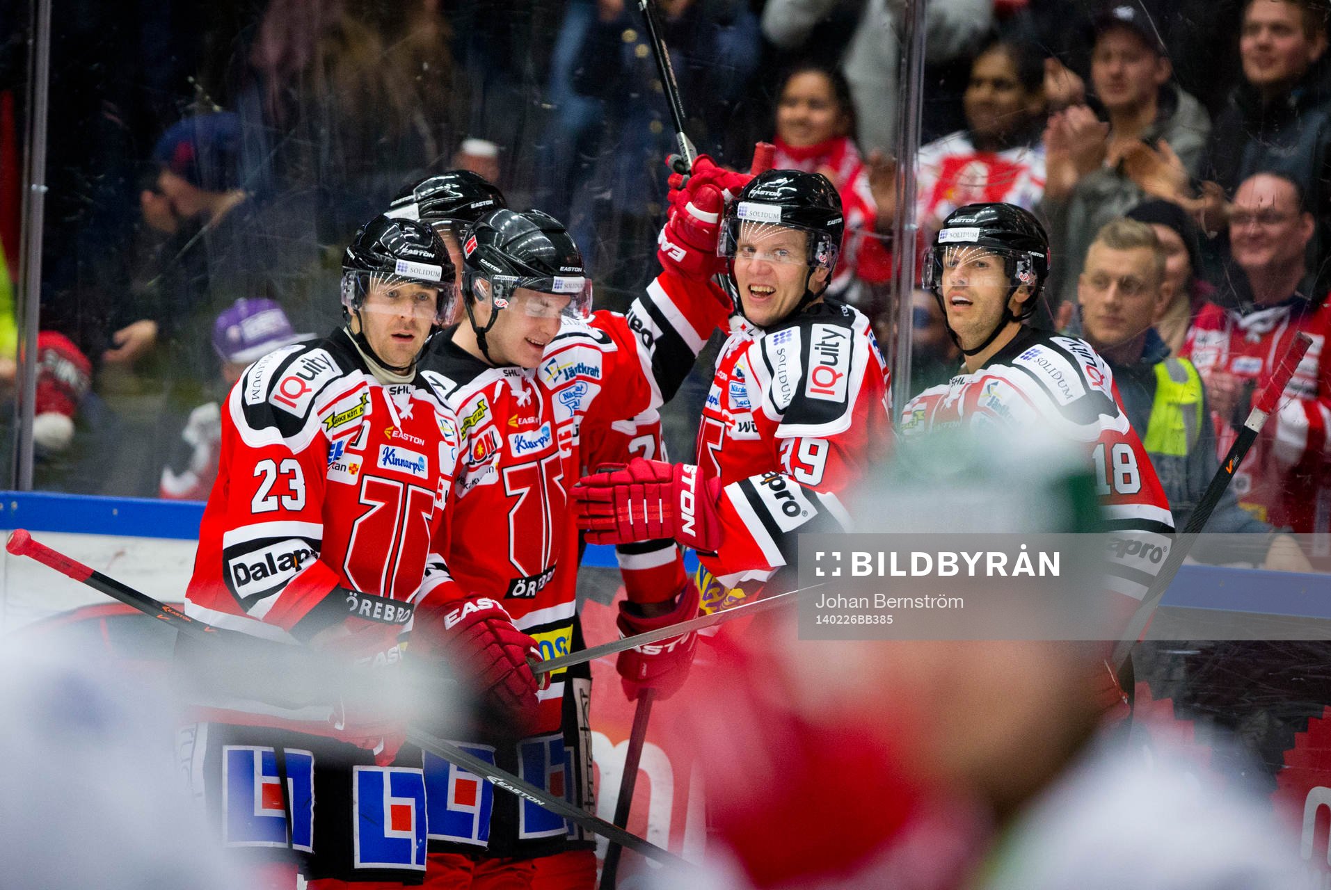 Örebros Ville Viitaluoma gör 5-0 och jublar med Jere