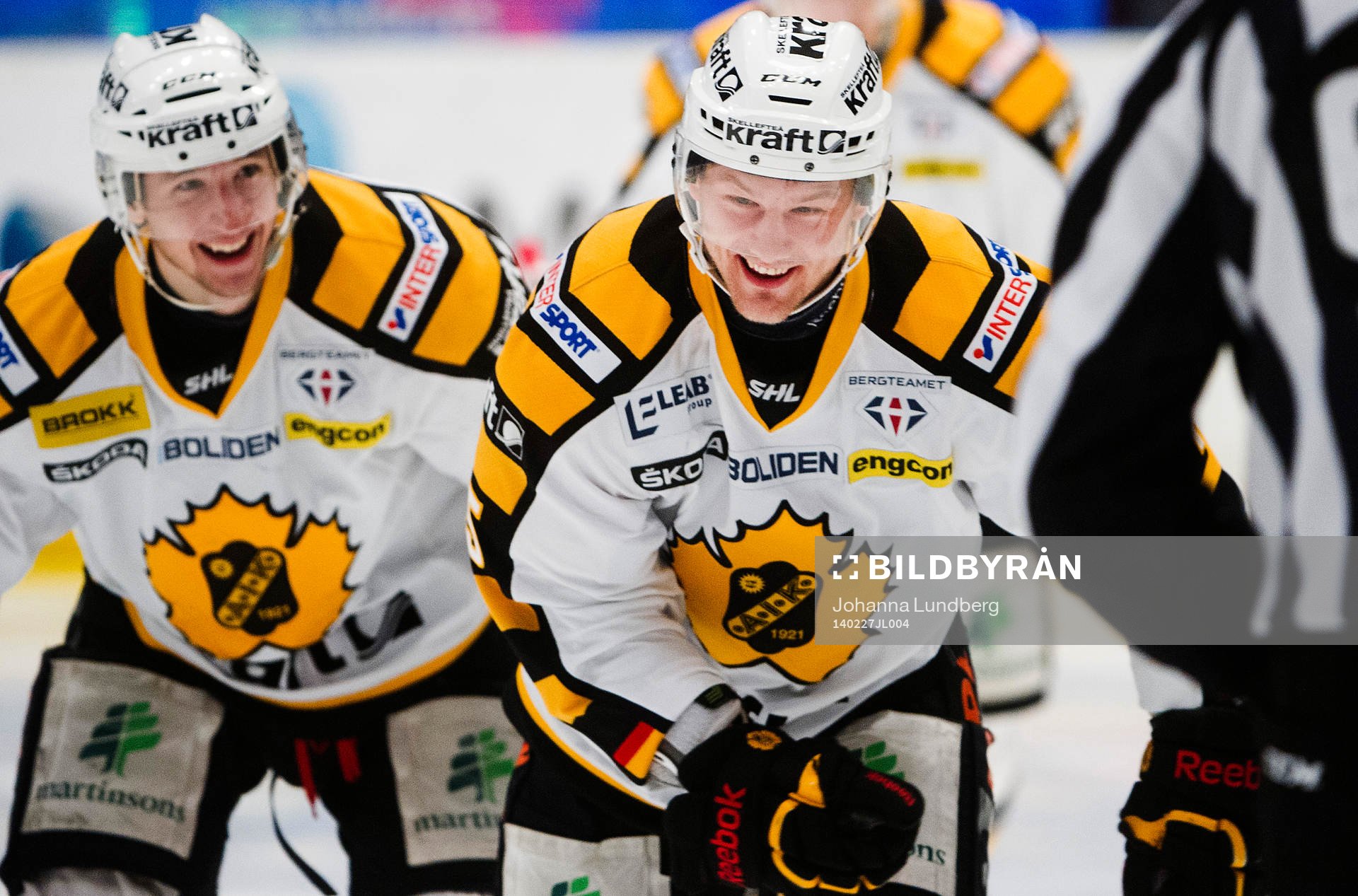 Skellefteås Melker Karlsson  och Oscar Möller jublar