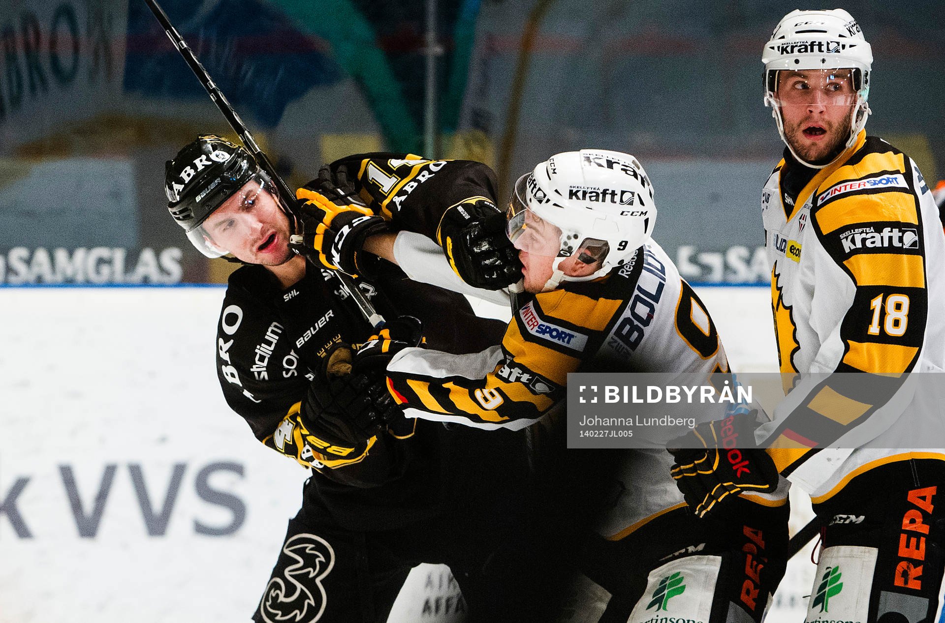 s Mark Hurtubise  och Skellefteås  Viktor Arvidsson  i