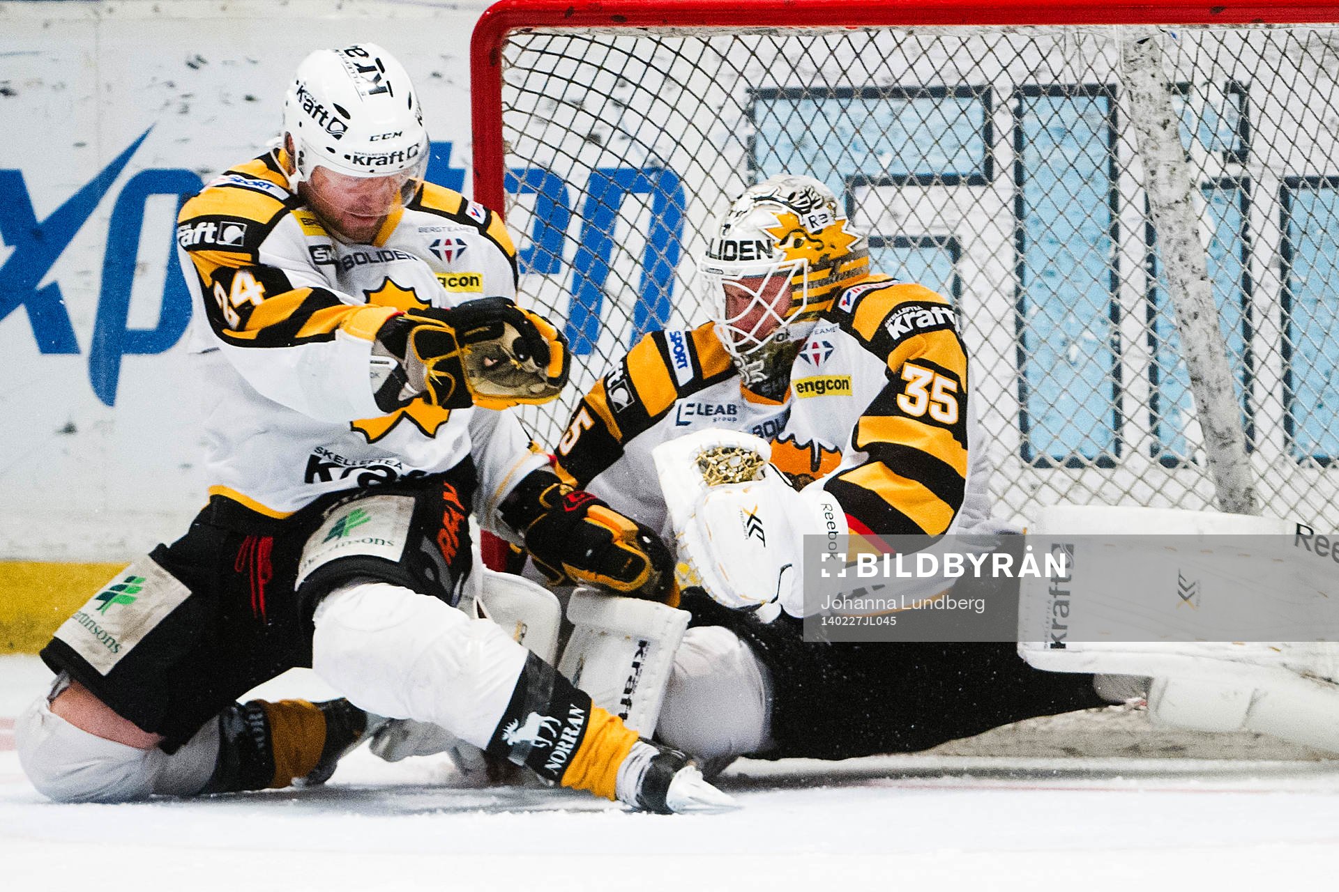 Skellefteås  Jonas Frögren  ramlar in i Skellefteås
