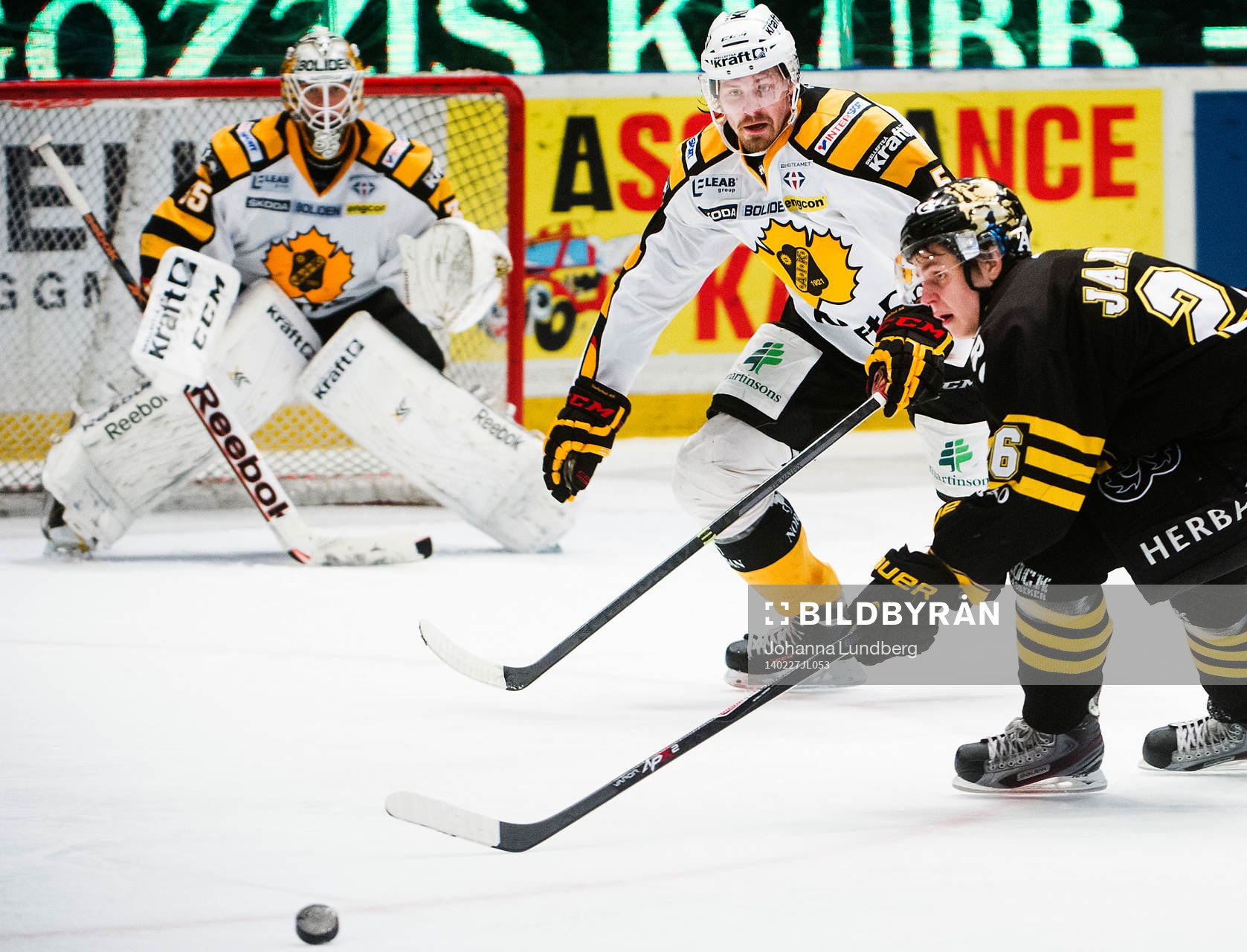 s Mattias Janmark  i kamp om pucken