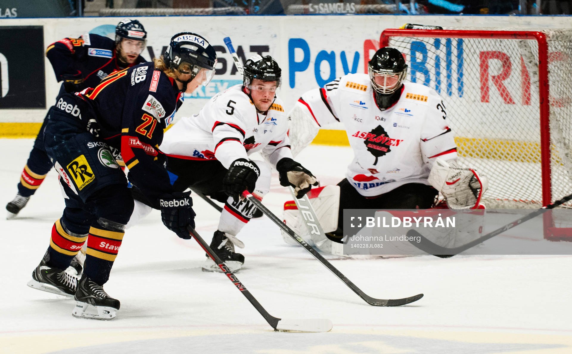 Djurgårdens Nicklas Heinerö måttar ett skott som