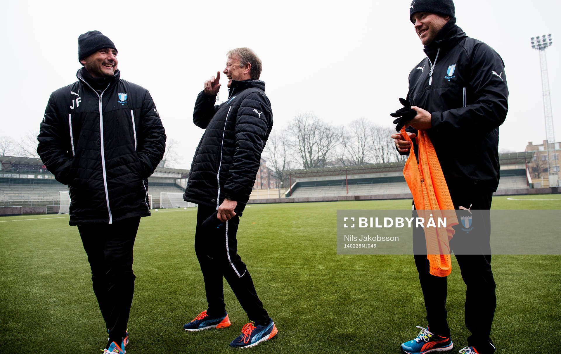 Malmö FFs tränare Åge Hareide skrattar med Malmös