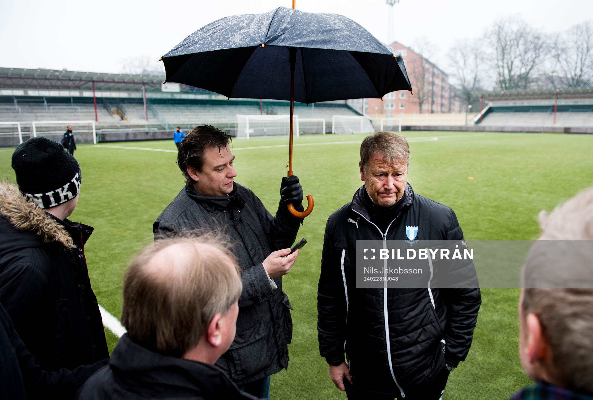 Malmö FFs tränare Åge Hareide pratar med media