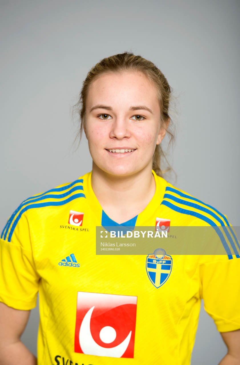 Maxine Björkholm  under en porträttfotografering den 28 februari 2014 i Stockholm.
