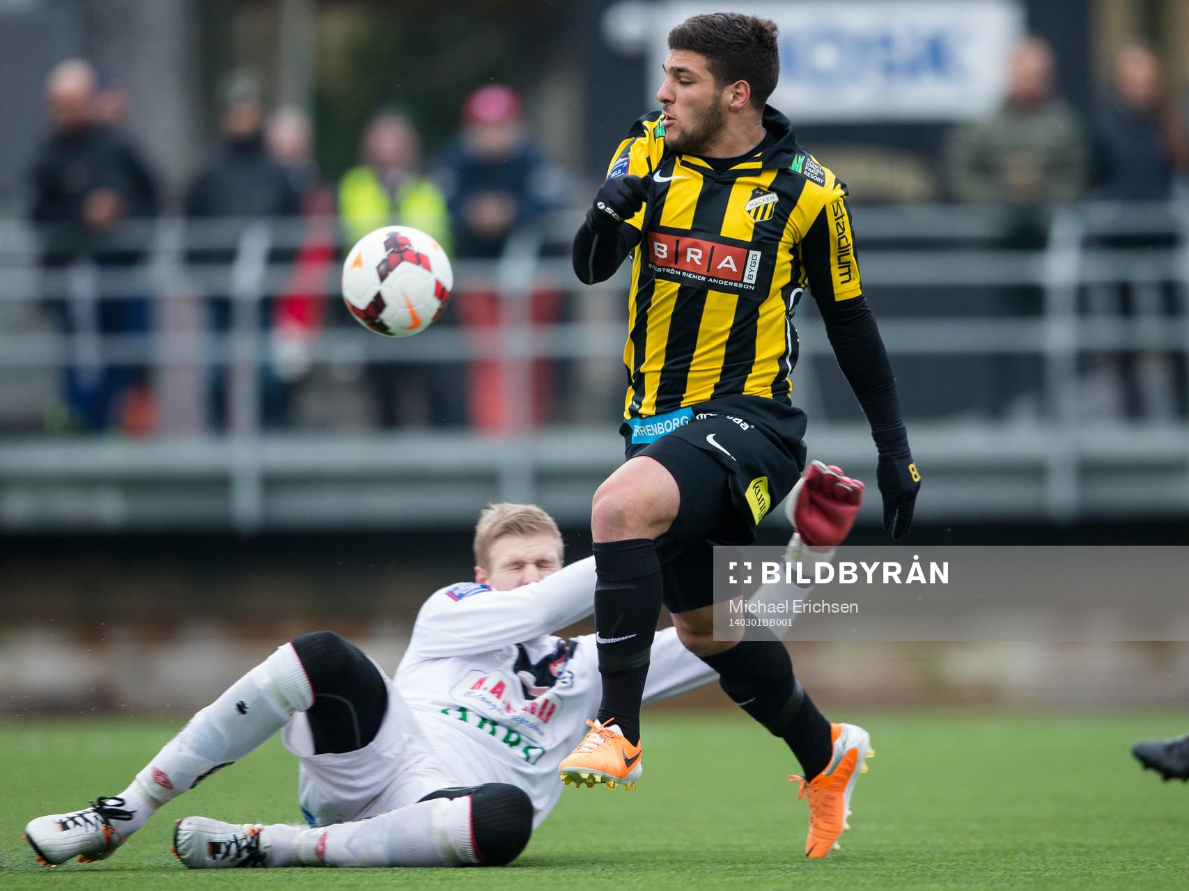 Häckens Moestafa El Kabir nära att göra mål på