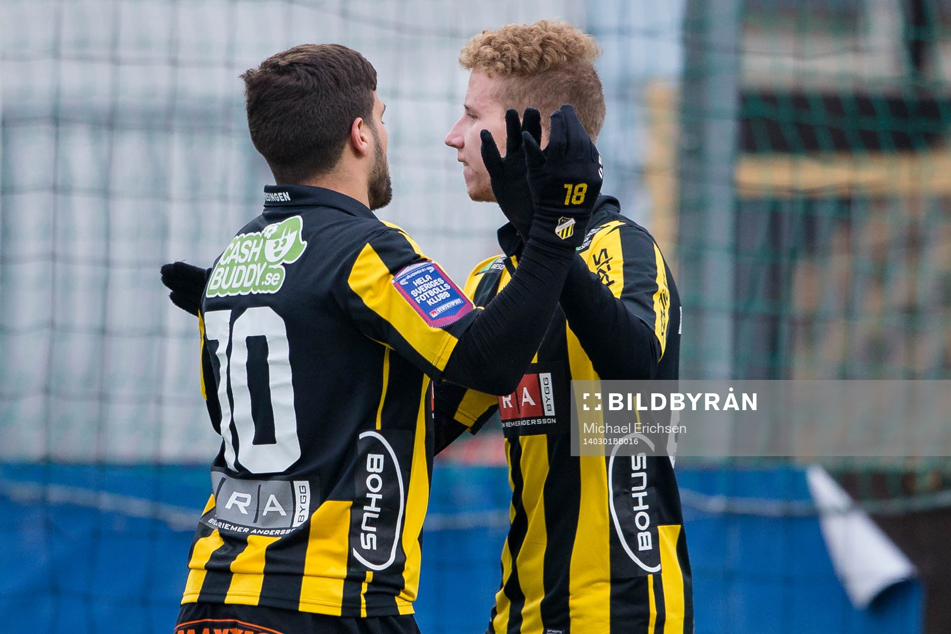 Häckens Samuel Gustafson jublar ihop med Moestafa El Kabir