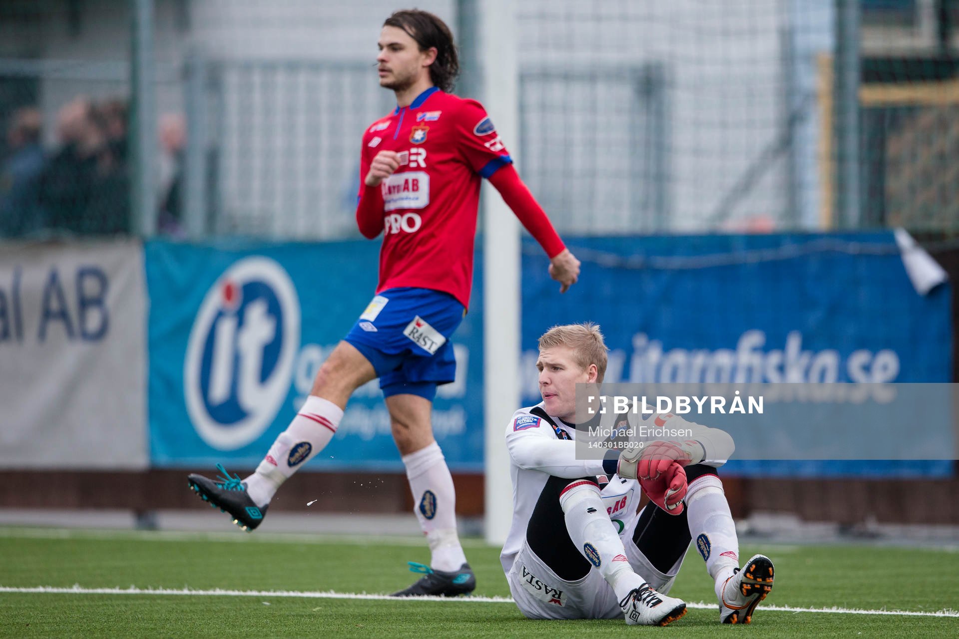 Örgrytes målvakt Fredrik Andersson deppar