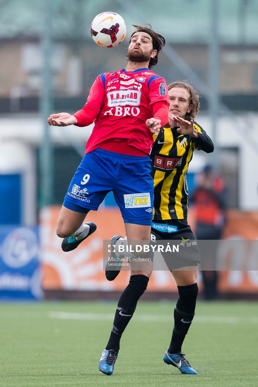 Örgrytes George Mourad tar ned bollen