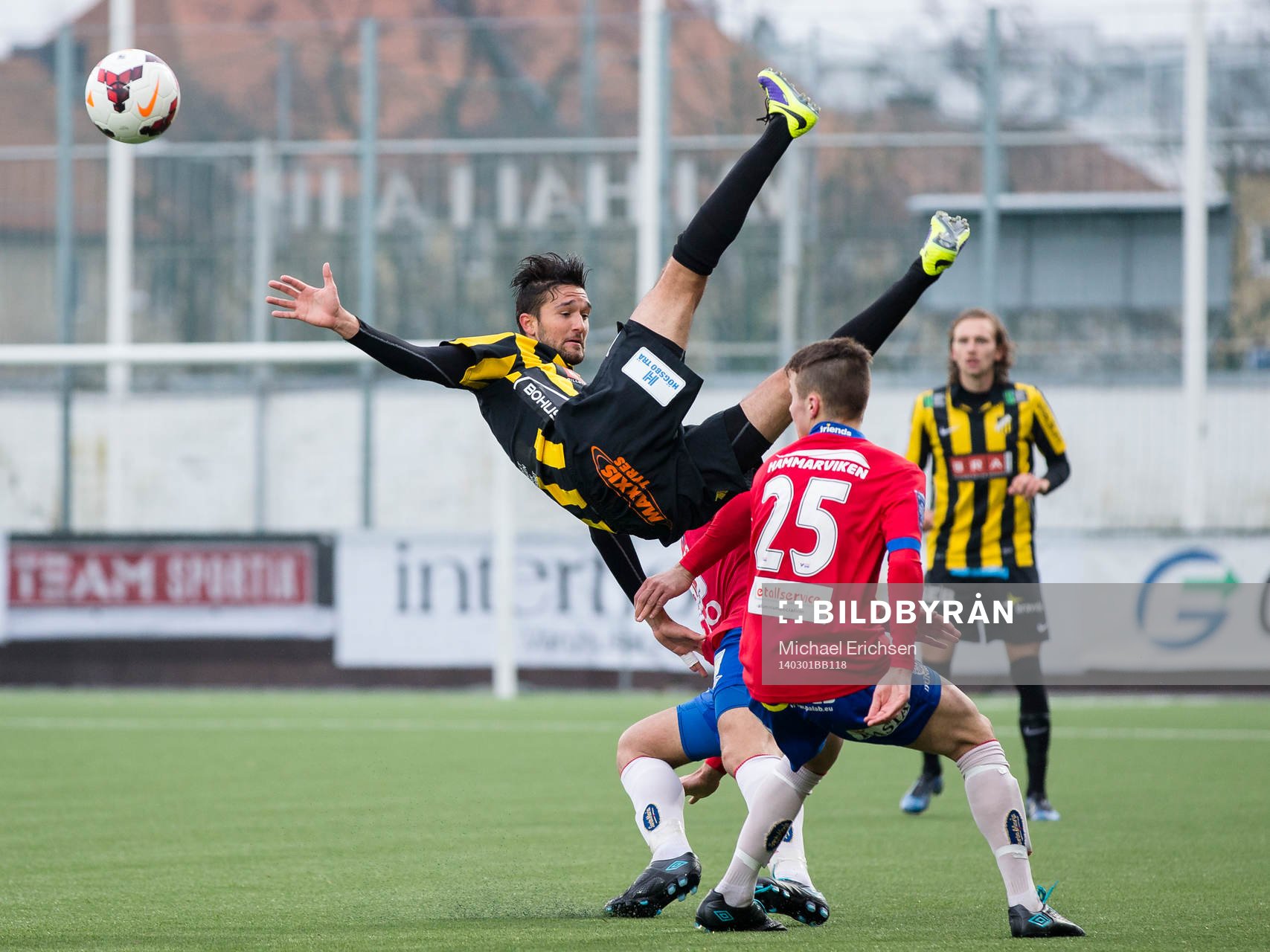Häckens Leonard Zuta får en lufttur