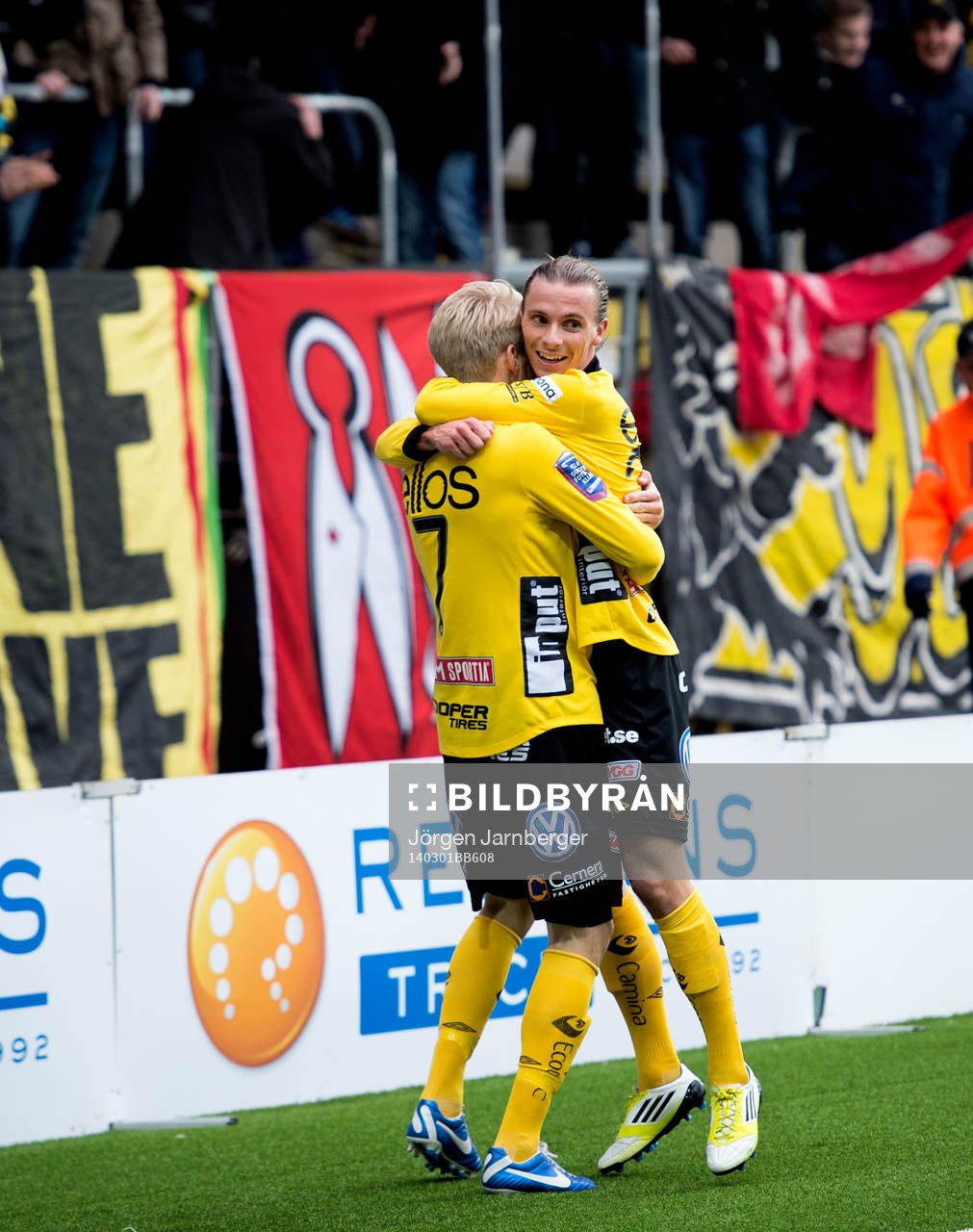 Elfsborgs Niklas Hult och Johan Larsson jublar
