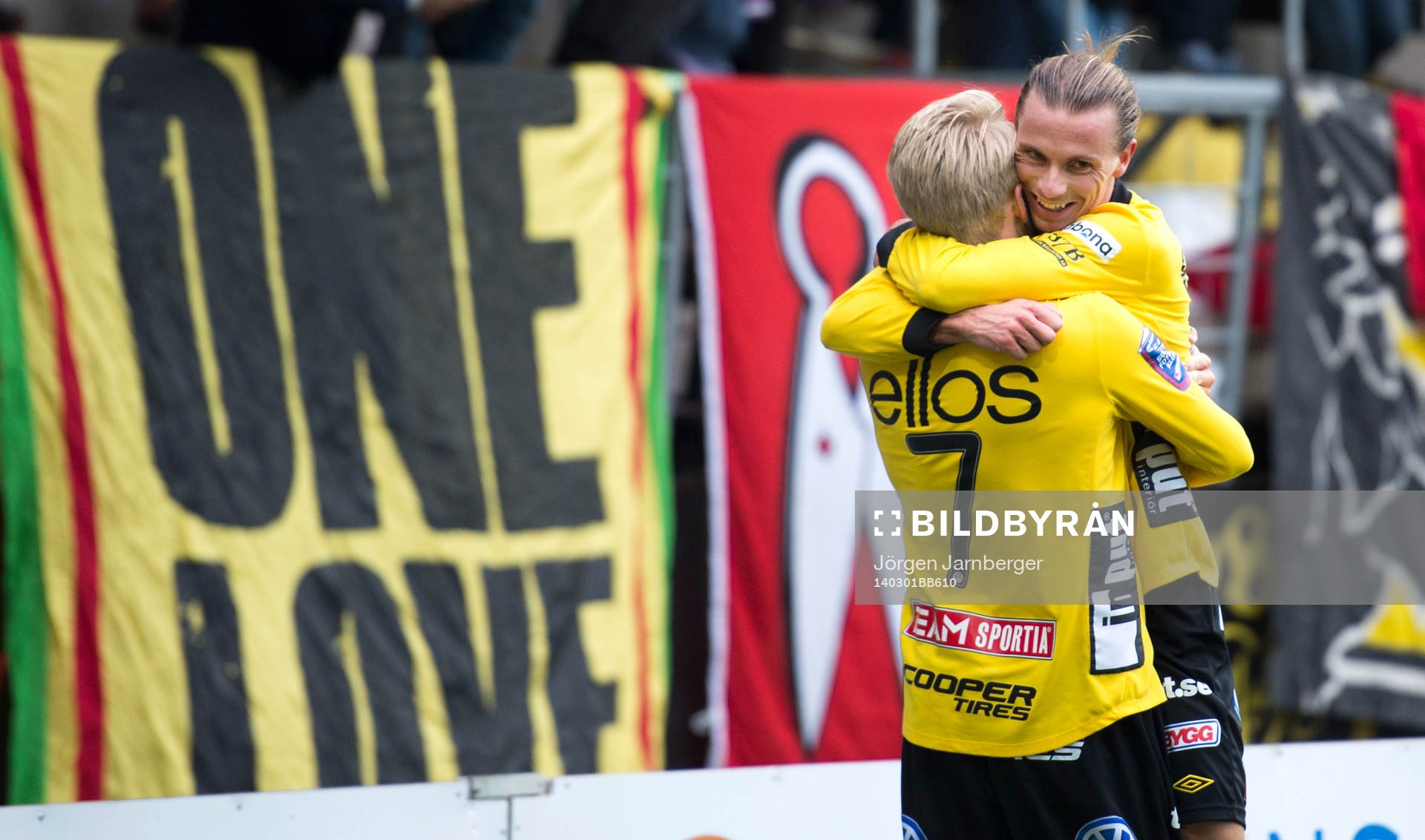 Elfsborgs Niklas Hult och Johan Larsson jublar