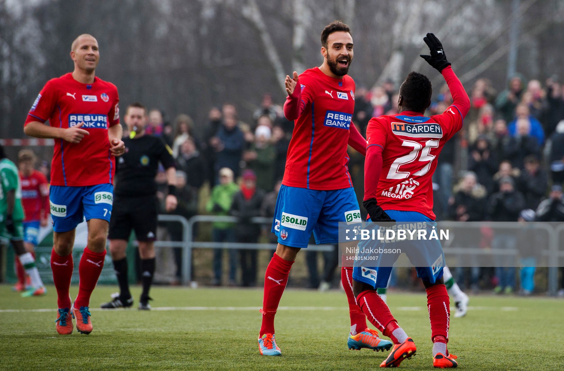 Helsingborgs Abdul Rahman Khalili och David Accam jublar