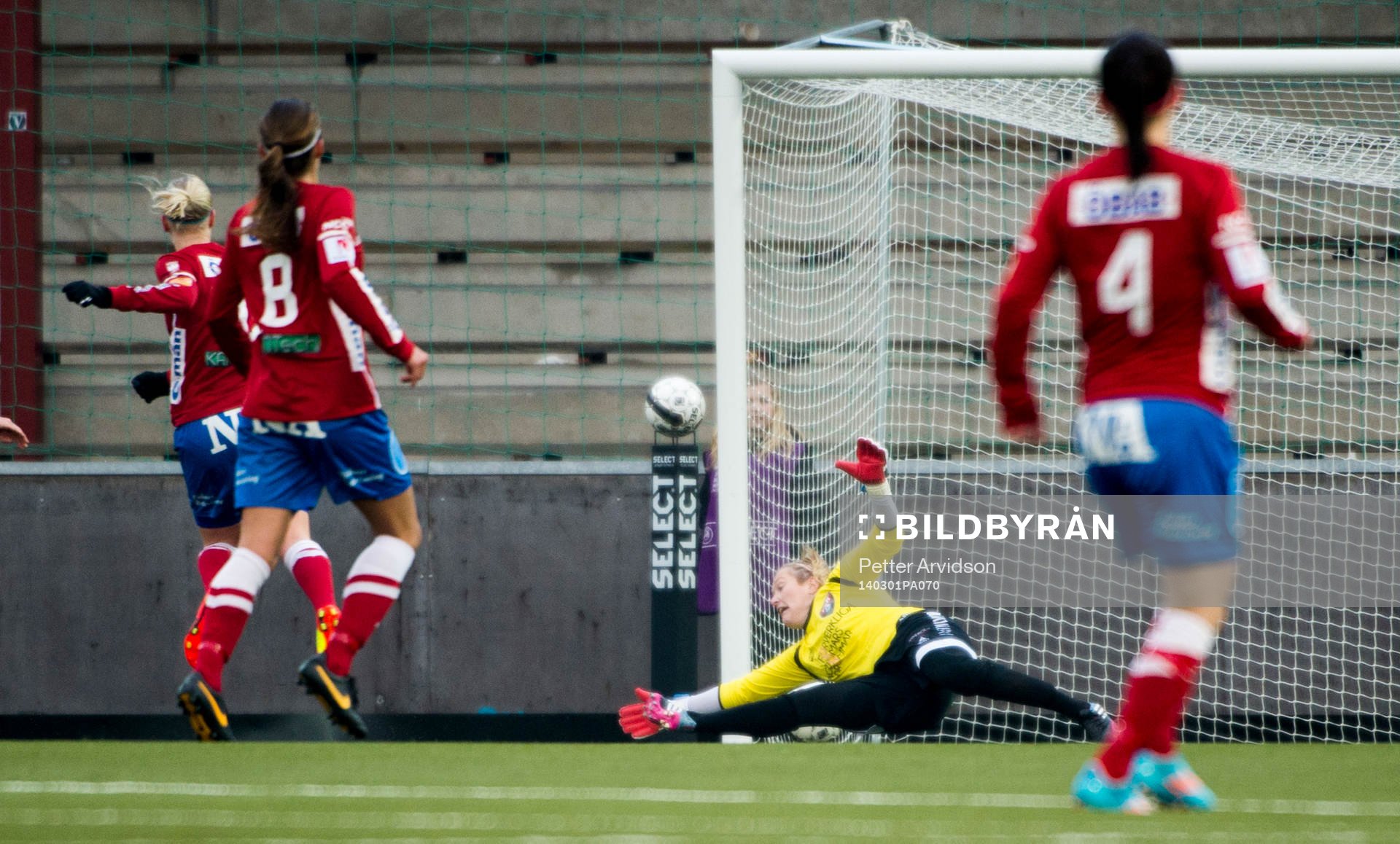 Örebros Sanna Talonen skjuter in 0-1