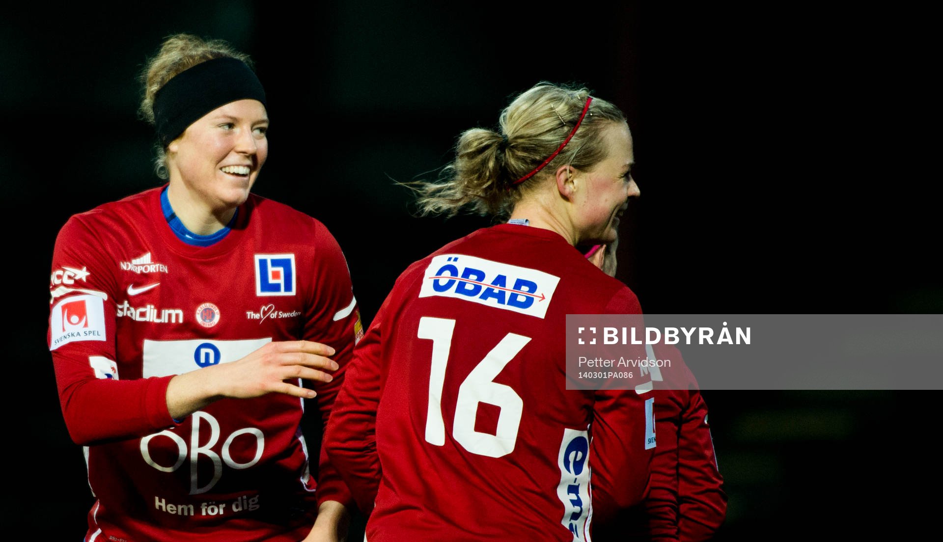 Örebros Sara Nordin och Maria Synnerdahl jublar