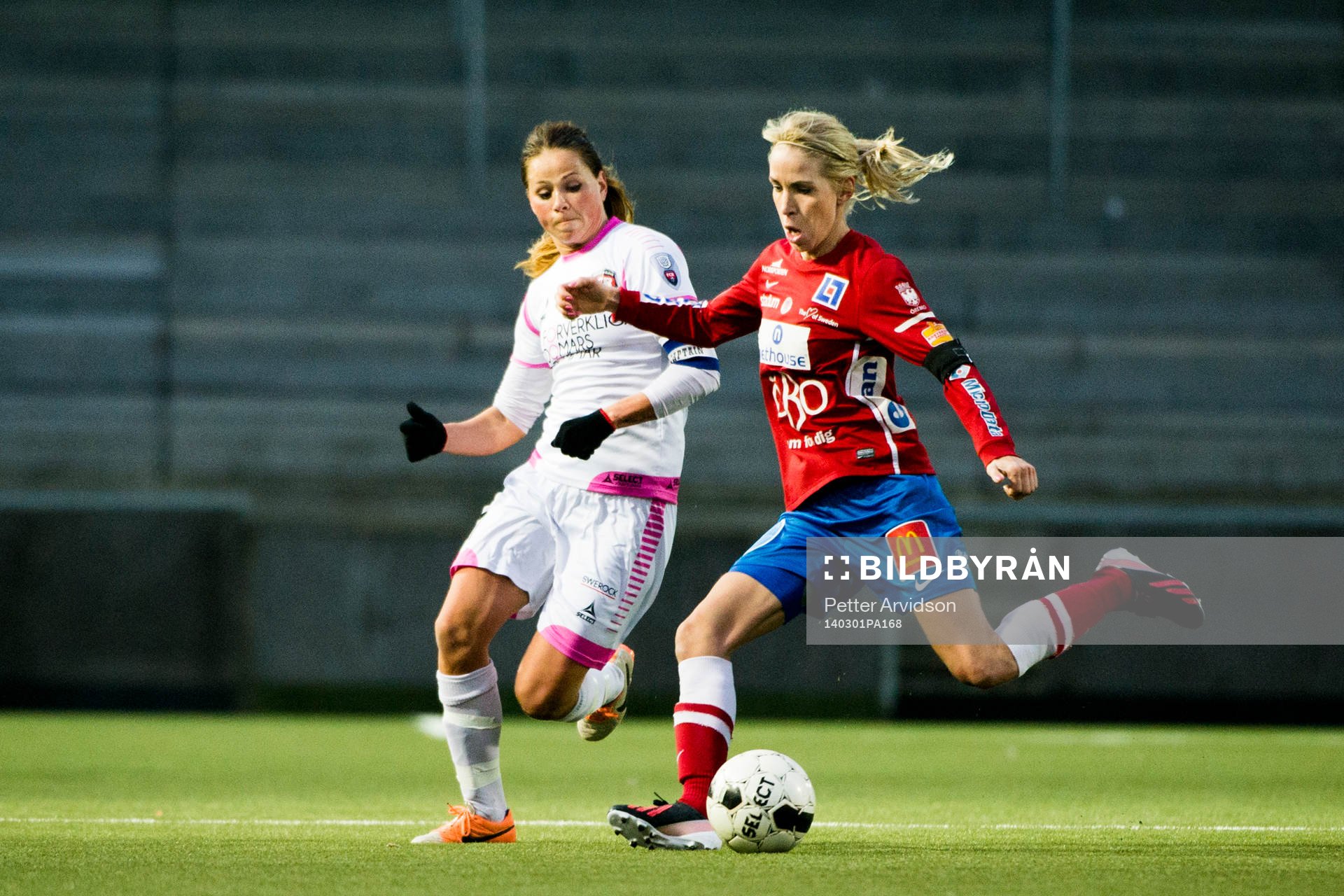 FC Rosengårds Sara Björk Gunnarsdottir i kamp om bollen