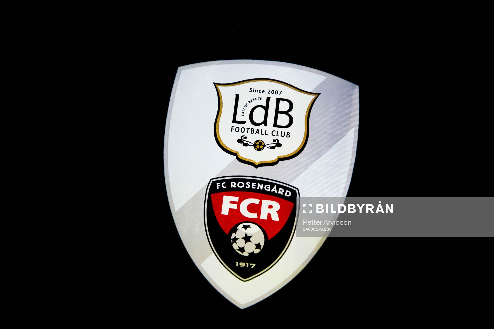 FC Rosengård före detta LDB FCs gamla emblem bredvid det