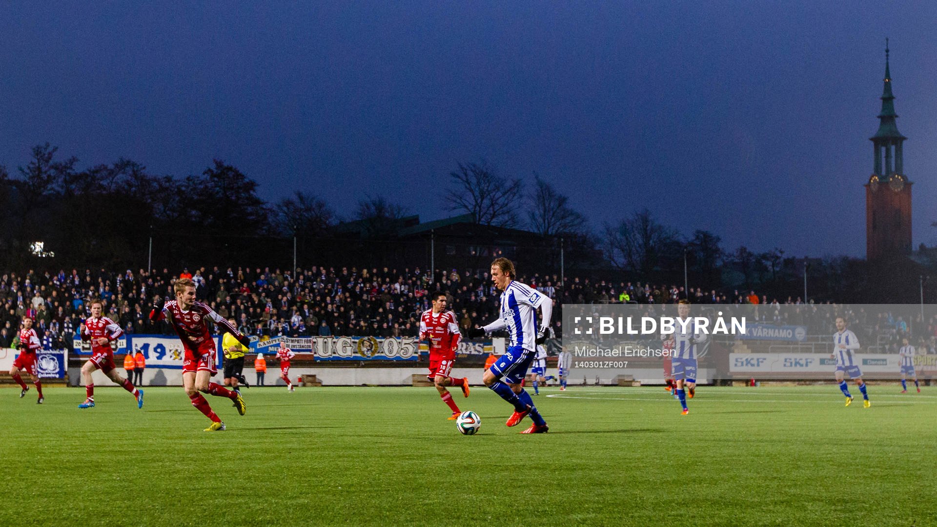 IFK Göteborgs Ludwig Augustinsson driver upp bollen