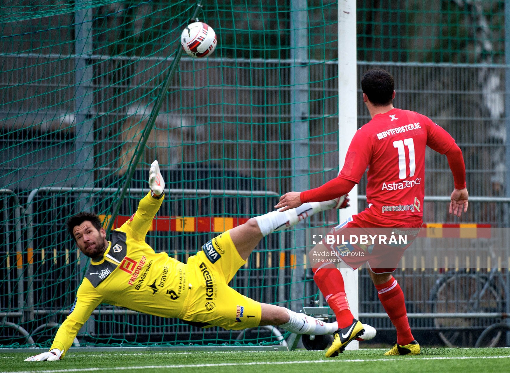 Halmstads målvakt Stojan Lukic och Assyriskan Admir