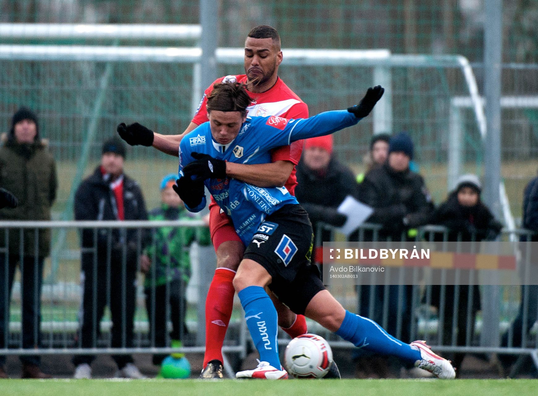 Halmstads Marcus Antonsson och Assyriska Kyle Konwea