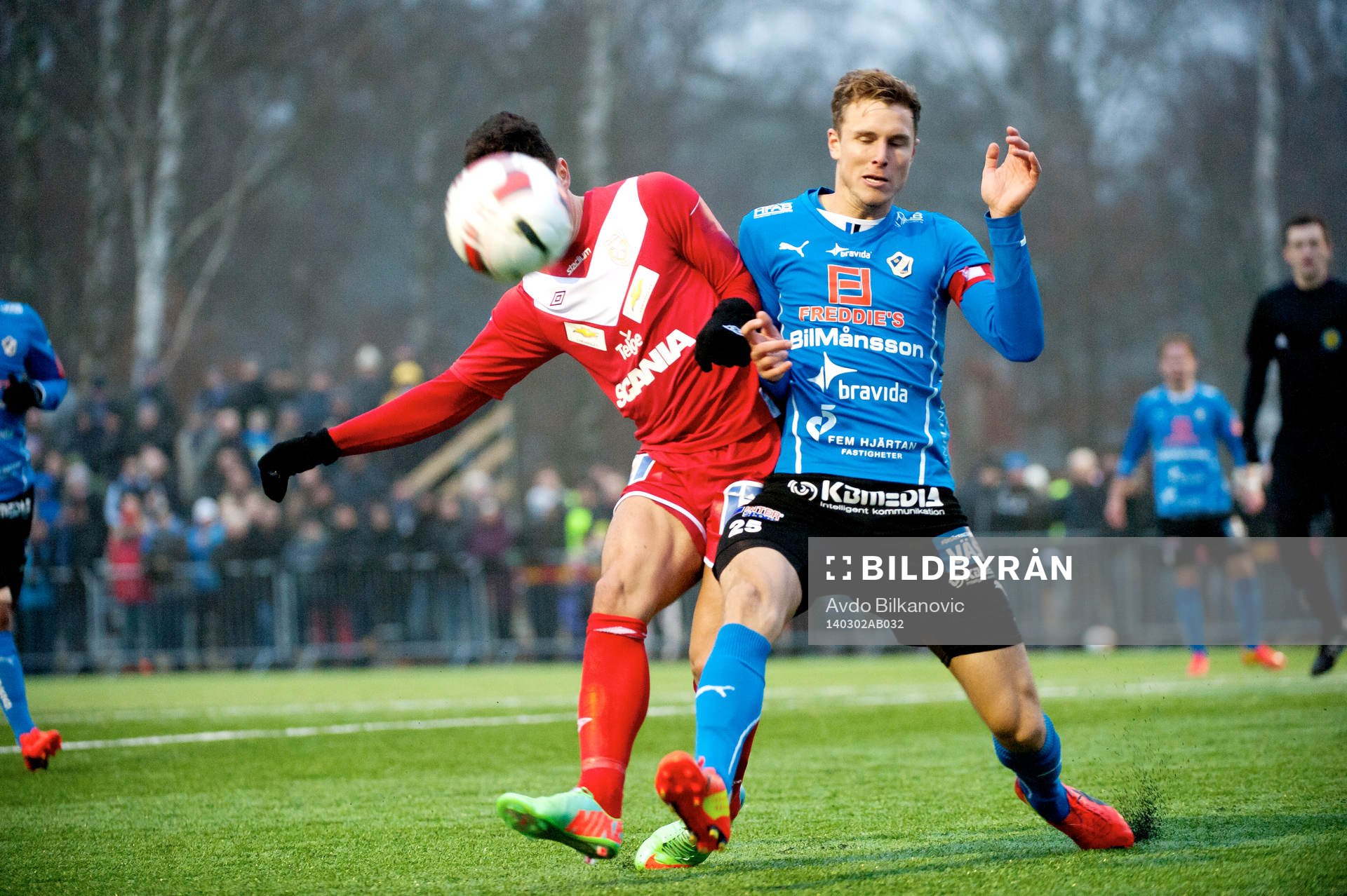 Assyriska Fuad Hyseni och Halmstads Richard Magyar