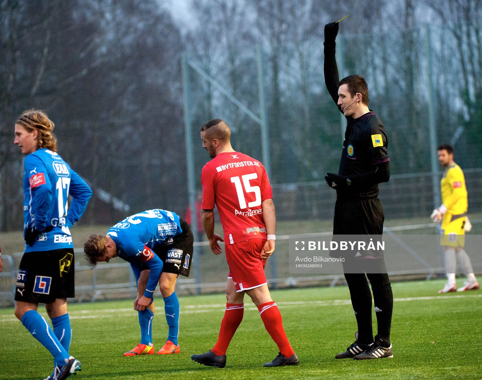 Assysriska Goerge Makdissi får gul kort, domare Nermin Cisic under Svenska Cupen fotbolls matchen mellan Halmstad och Assyriska i Halmstad den 02 mars 2014 i Halmstad