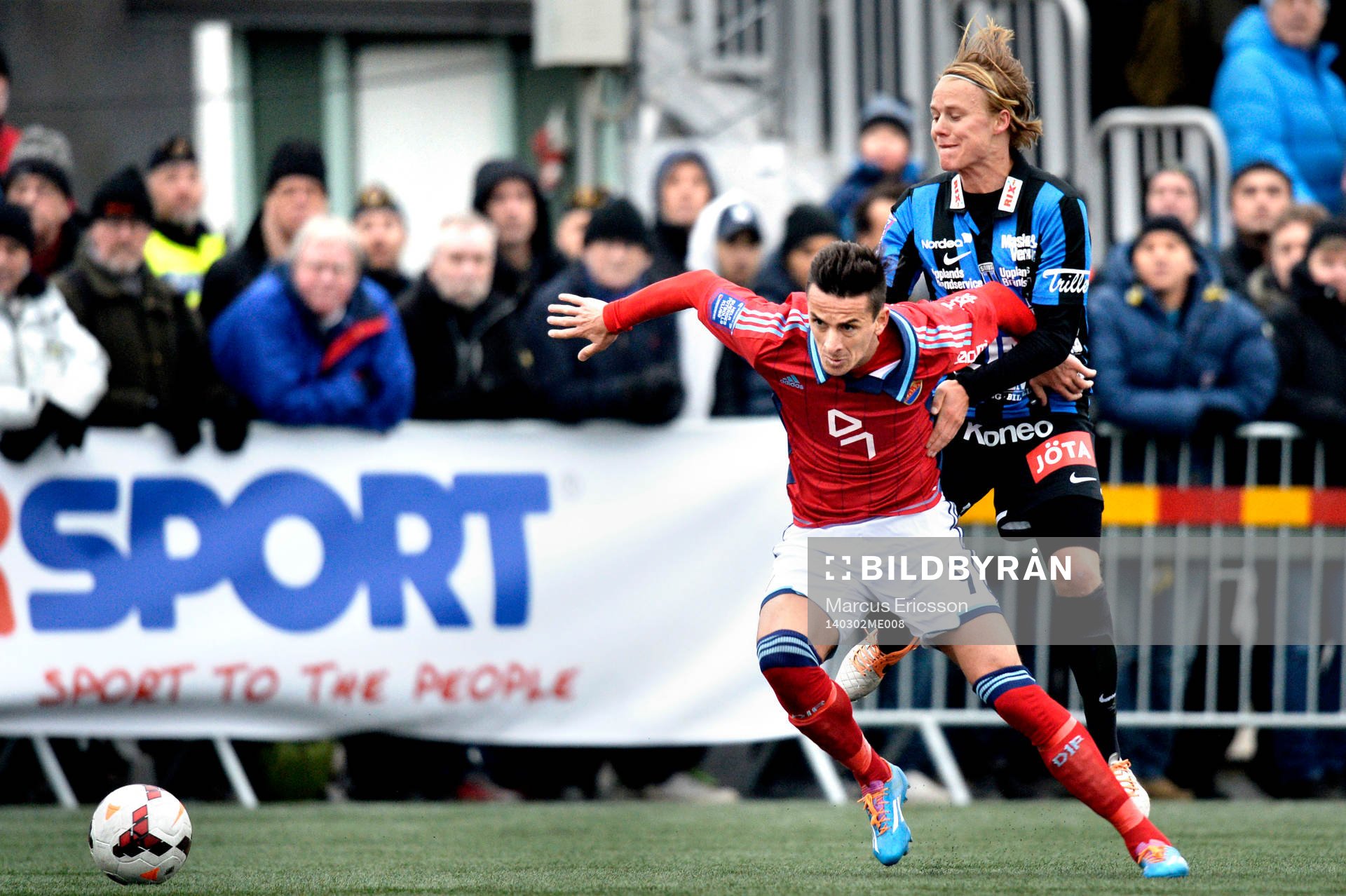 Djurgårdens Haris Radetinac jagas av Sirius Elliot Käck
