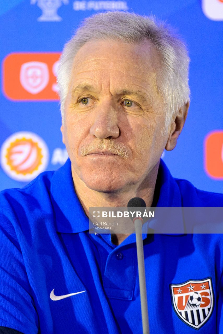 Thomas Sermanni, förbundskapten USA, på en presskonferens under Algarve Cup den 4 februari 2014.