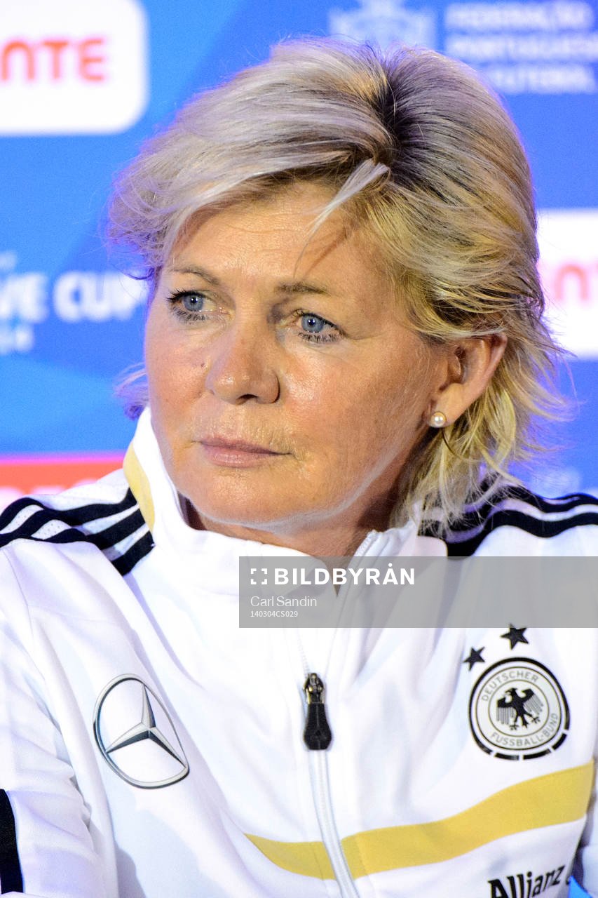 Silvia Neid, förbundskapten Tyskland, på en presskonferens under Algarve Cup den 4 februari 2014.
