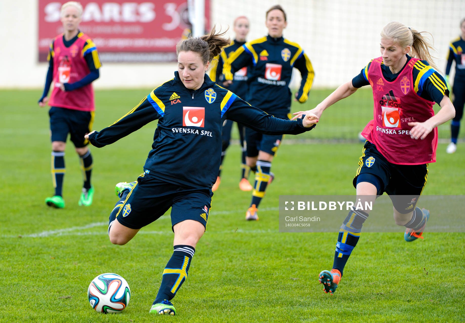Sveriges Antonia Göransson och Sofia Jakobsson på en