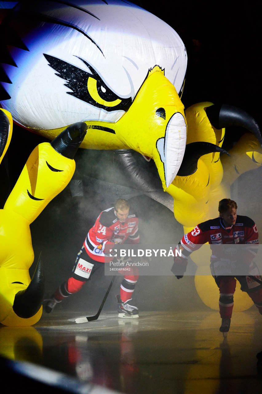 Malmö Redhawks Mads Larsen och Marcus Olsson innan