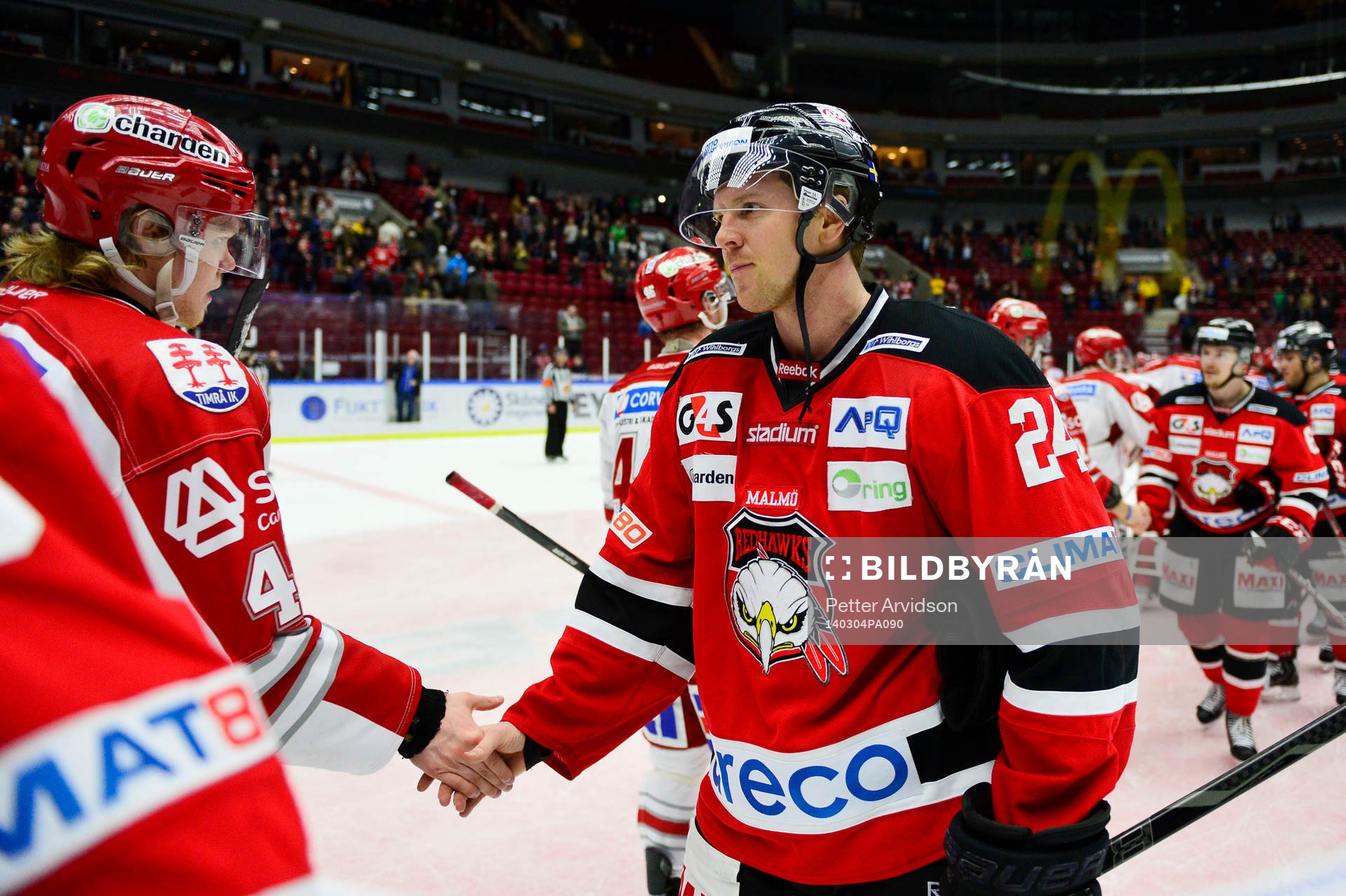 Timrås Nils Bergström och Malmö Redhawks Marcus Olsson