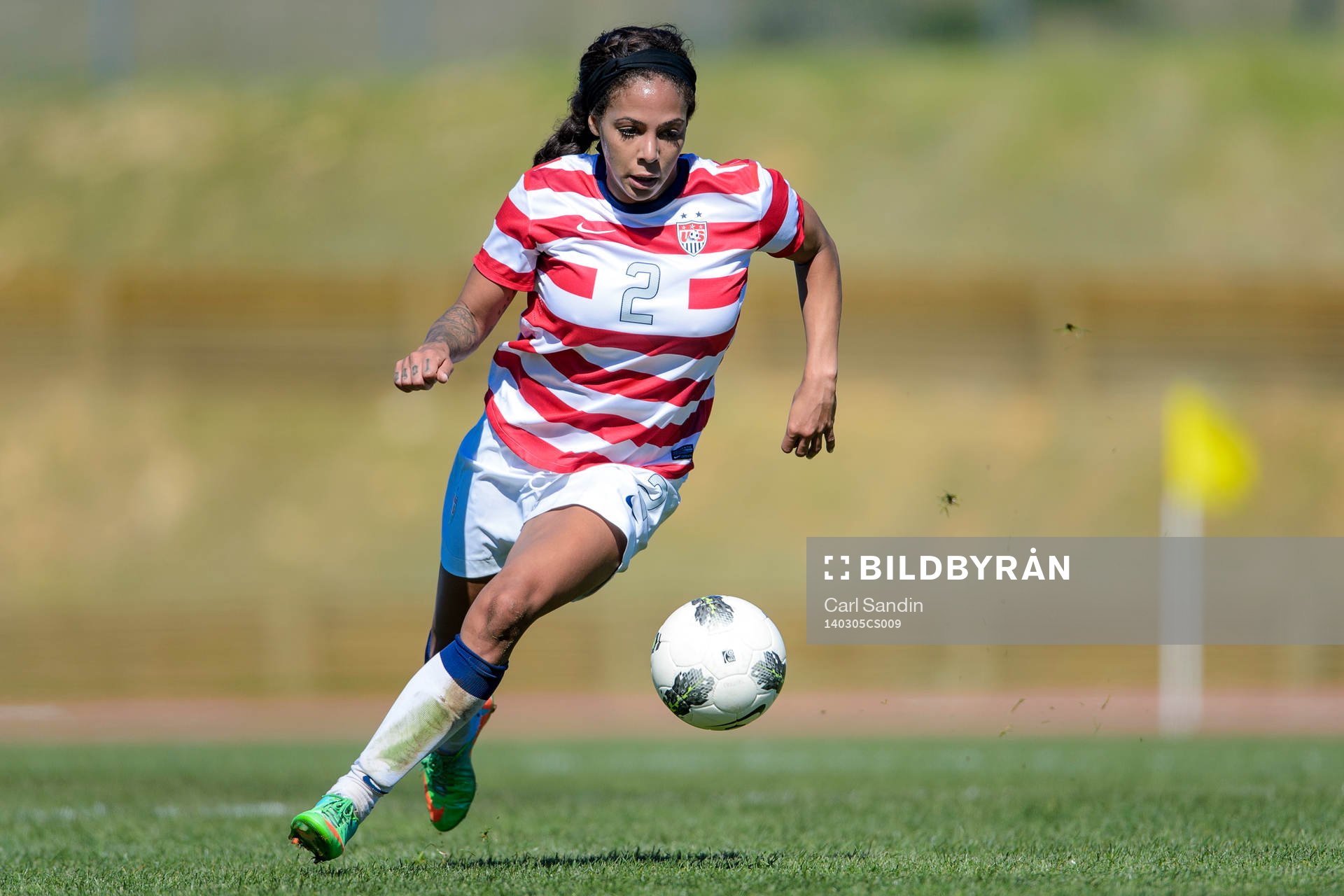 USAs Sydney Leroux med bollen i matchen mellan Japan och USA