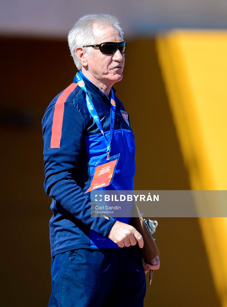 USAs förbundskapten Tom Sermanni i matchen mellan Japan