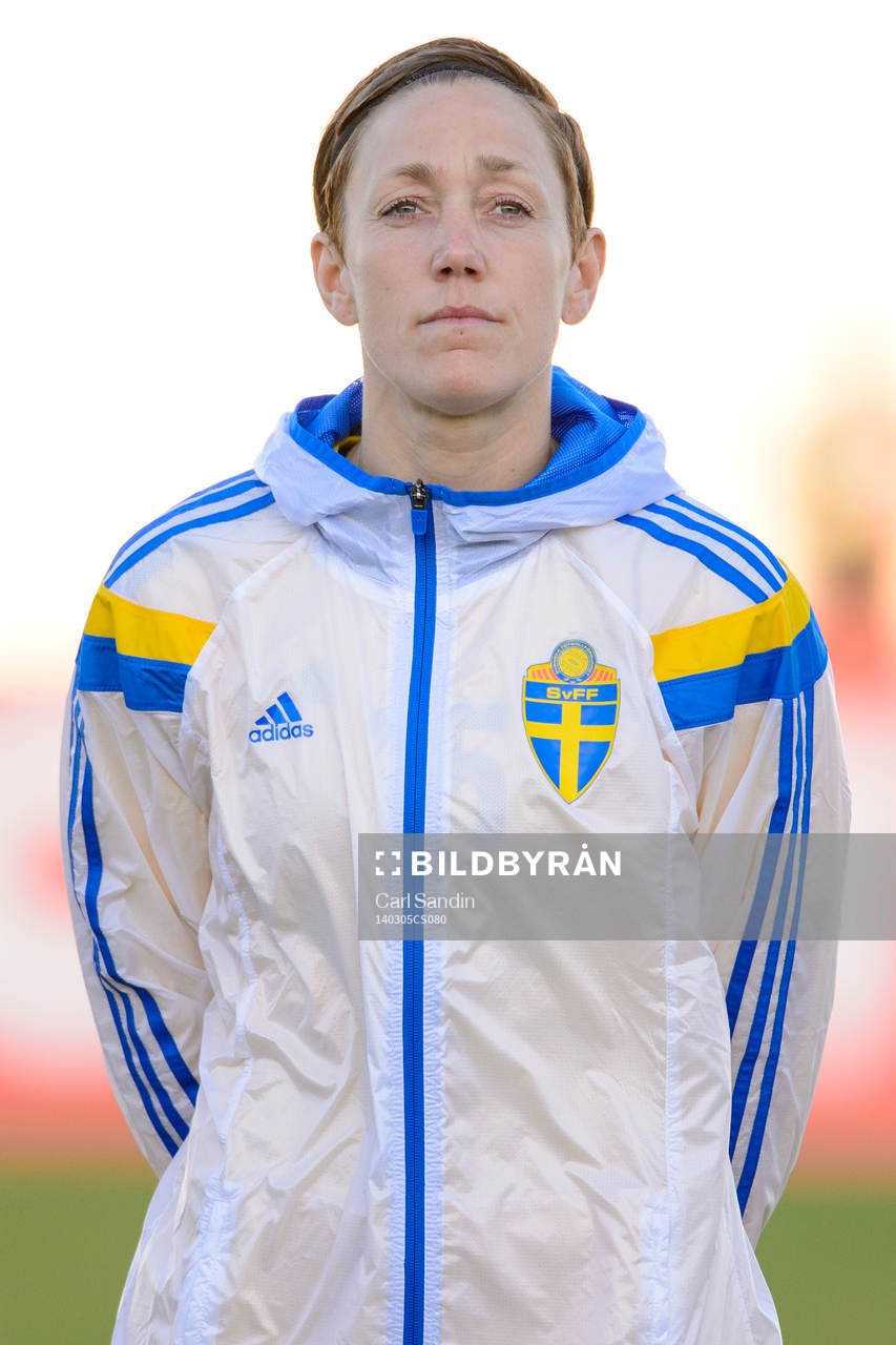 Sveriges Therese Sjögran innan matchen mellan Sverige och